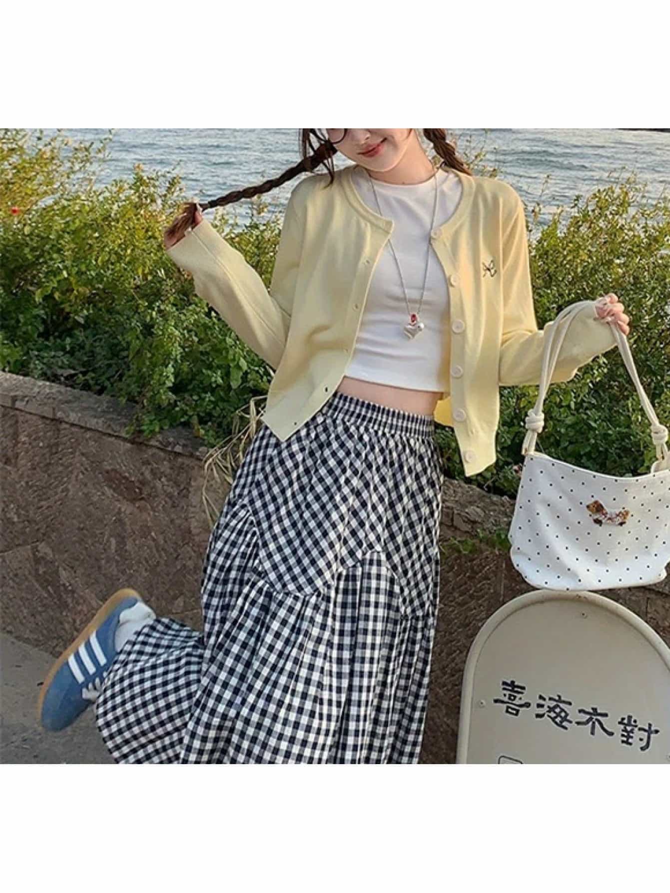 【全店30％OFF引き換え証】【成年者好いたらしい】ジレー レディース 編み物 トップス 長袖 労働者の一団のど首 丸首 羽織り 前食い違い ニットカーデ スウェーター 無地 ワンポイント 韓国流行り物 春 秋 冬 分かりやすい 第一義的 遊撃手丈 パウダーコンパクト 柔