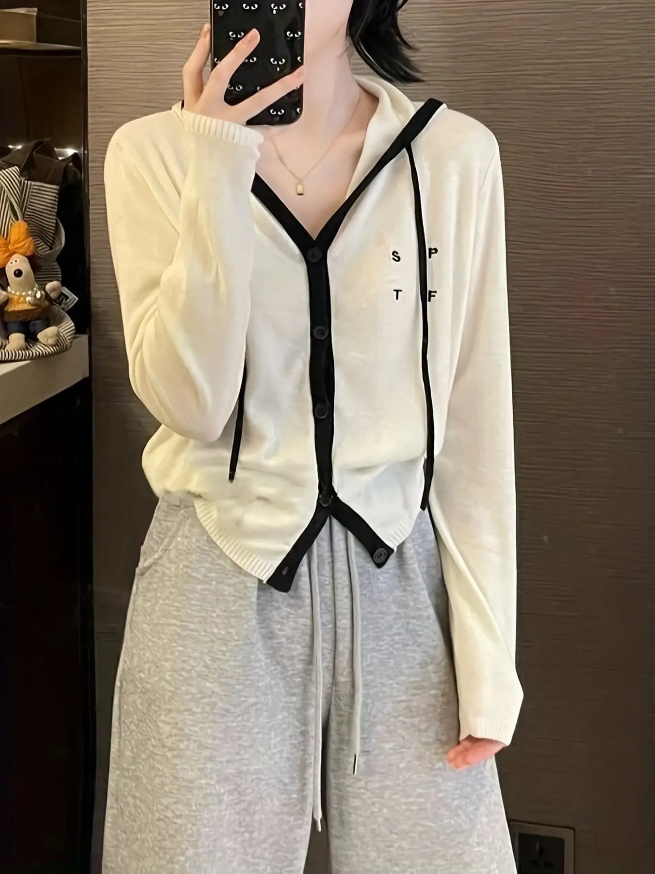 【全店30％OFF引き換え証】【色彩設計青写真】 ジレー レディース 春 秋 ボンネット付き添い人 パーカー 編み物 スウェーター 羽織り トップス バイ色合い ロゴタイプ入り口・入口 長袖 前食い違い 名取り草付き添い人 ゆったり 厚地の外套大きさ 体型押しかぶせる 着痩せ 細押し出し たわい無い 韓