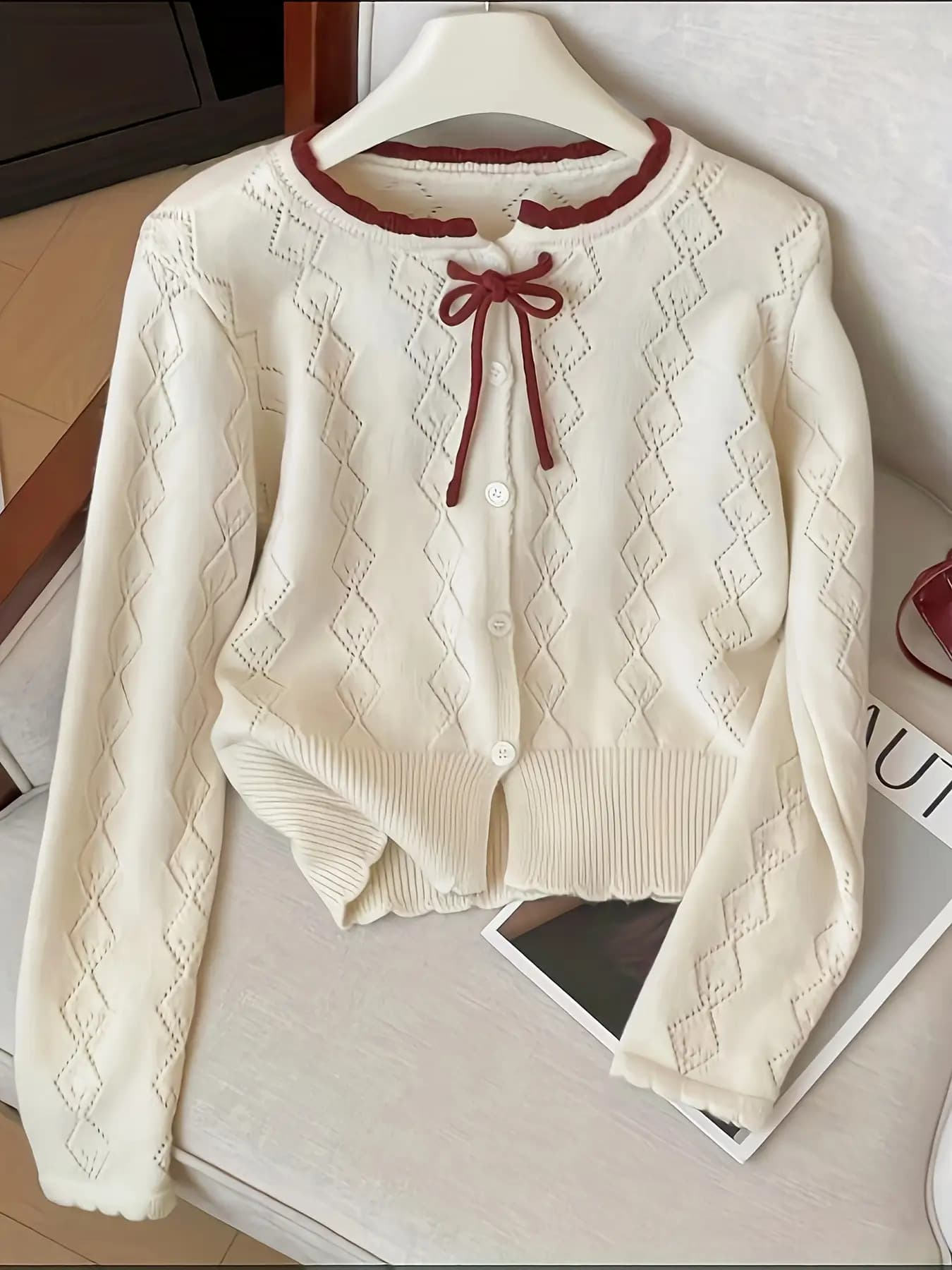 【全店30％OFF引き換え証】【シュロの葉付き添い人】 ジレー レディース 編み物 スウェーター トップス 長袖 羽織り 前食い違い 労働者の一団のど首 丸首 透かし編み メッシュ バイ色合い 色彩設計 シュロの葉 りぼん 遊撃手丈 成年者好いたらしい 好いたらしいめ 女子らしい ガーリー