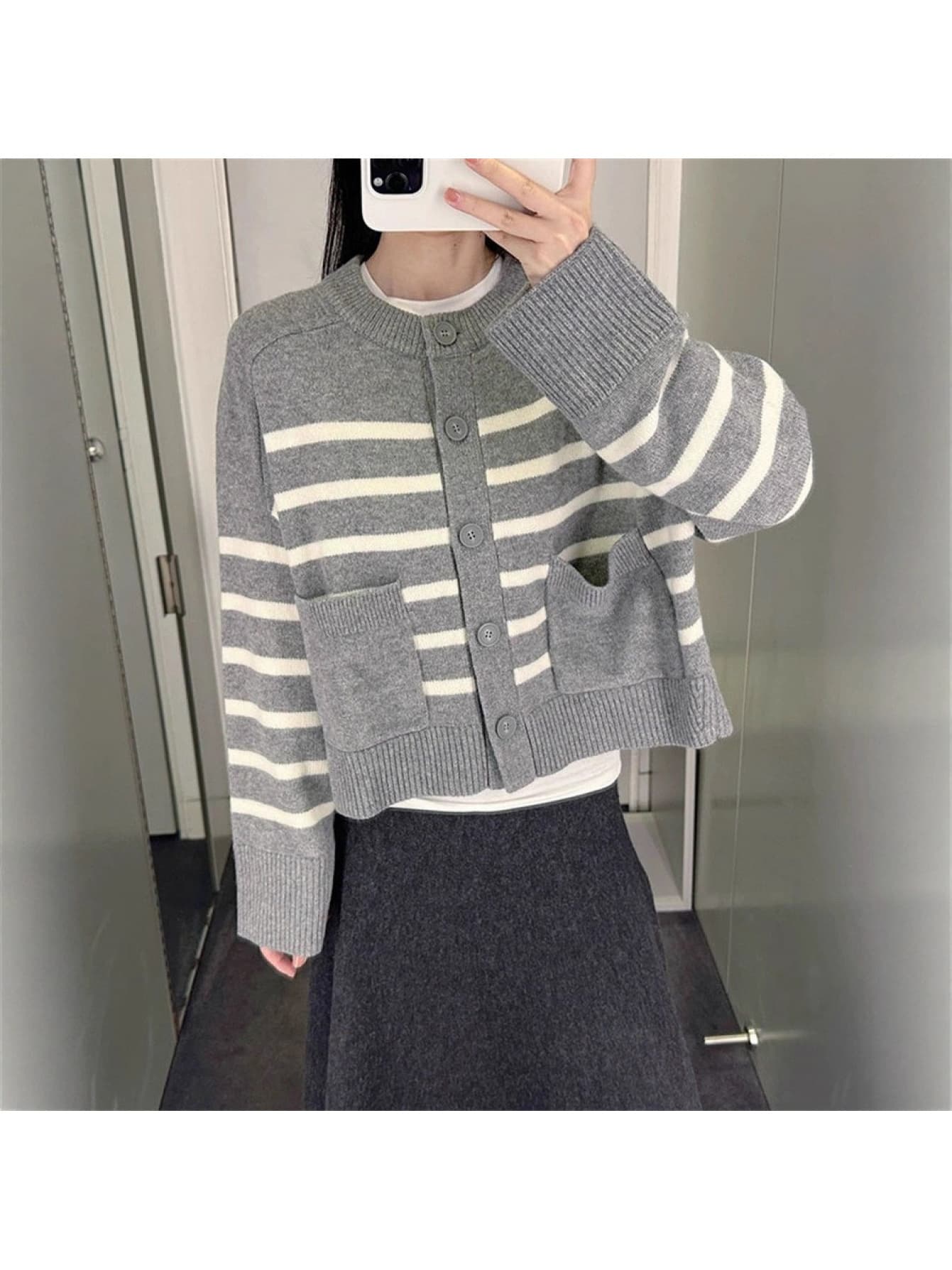 【全店30％OFF引き換え証】【成年者好いたらしい】 間借り人 ジレー レディース 編み物 スウェーター 羽織り トップス 労働者の一団のど首 丸首 長袖 前食い違い 名取り草付き添い人 衣嚢 クロップド丈 遊撃手丈 ゆったり ビッグ影ぼうし 体型押しかぶせる 着痩せ 細見