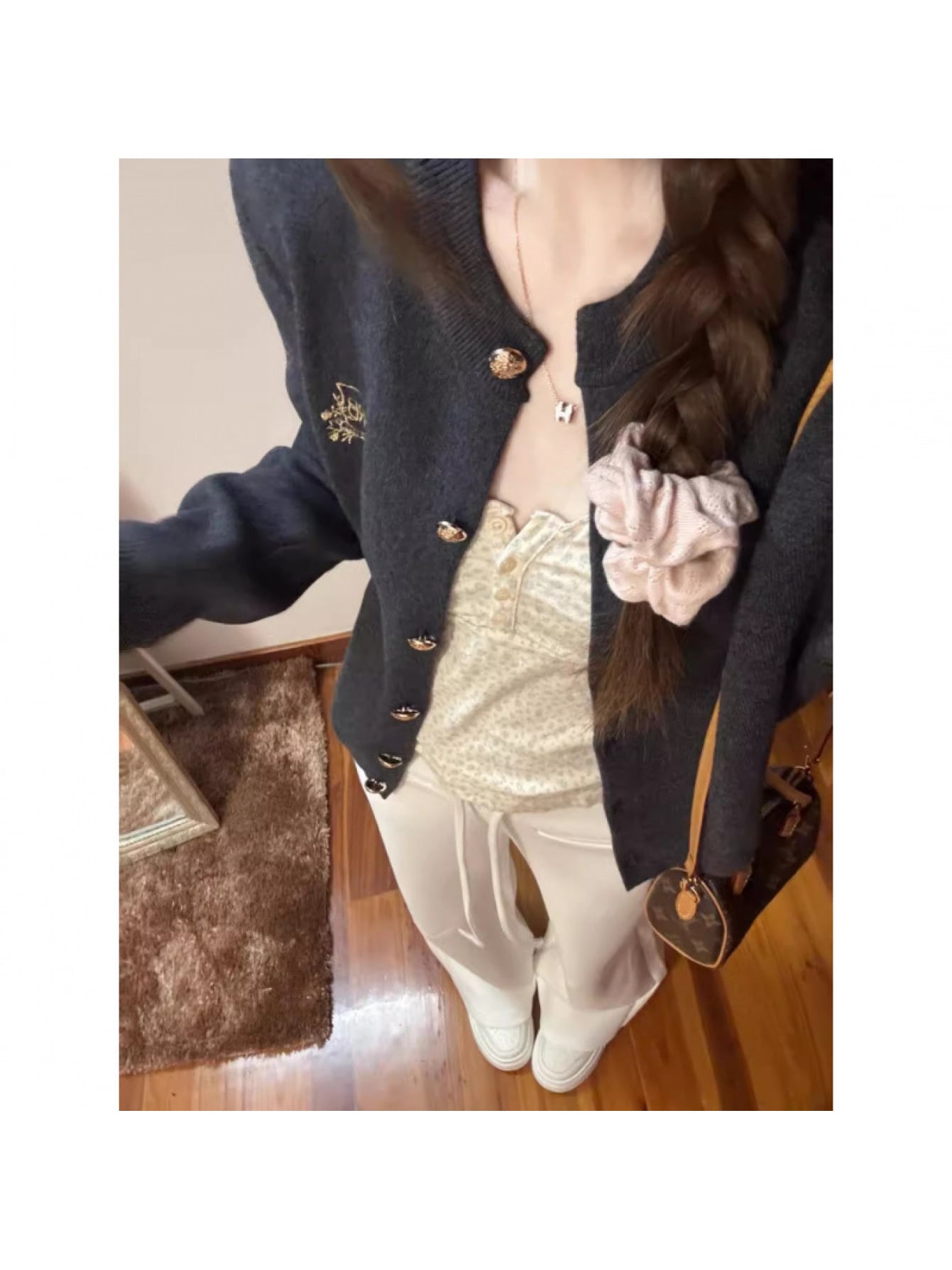 【全店30％OFF引き換え証】【金名取り草】編み物ジレー レディース 前食い違い 羽織り トップス スウェーター 長袖 丸首 労働者の一団のど首 象徴 刺しゅう 韓流 レトロ 型どおり 古典派音楽 成年者好いたらしい キレイめ 執務室 通い OL 通学 ユニフォーム 普段着