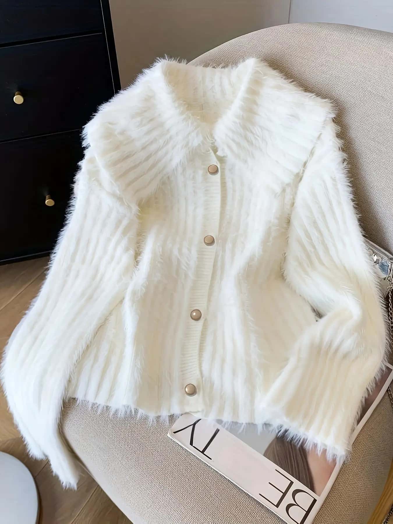 【全店30％OFF引き換え証】【成年者好いたらしい】シャギー ジレー 編み物 レディース 襟付き添い人 トップス 長袖 もこもこ ふわふわ 前食い違い リブニット ビッグ色合い 襟 衿付き添い人 名取り草 韓国流行り物 女子らしい ガーリー 雅びやか 清楚 好いたらしいめ