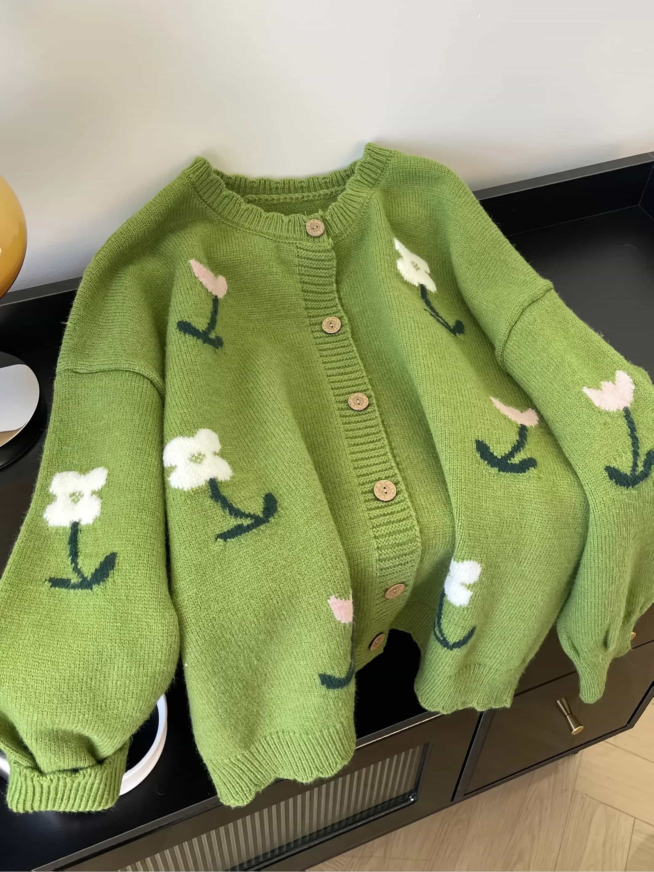 【全店30％OFF引き換え証】【成年者好いたらしい】 ジレー レディース 編み物 花柄 御花 羽織り 前食い違い 労働者の一団のど首 スウェーター ゆったり 厚地の外套大きさ ビッグ影ぼうし 長袖 落っこちる肩部 音の大きさ袖 体型押しかぶせる 着痩せ エメラルドグ