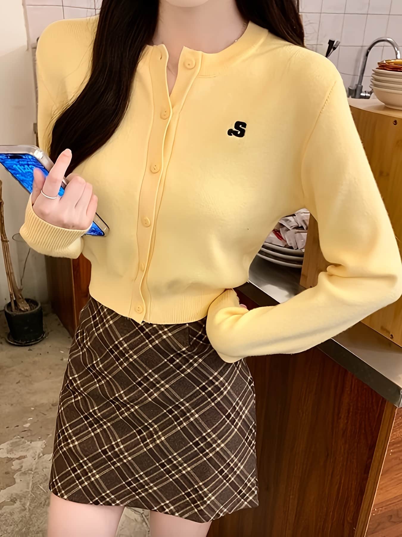【全店30％OFF引き換え証】【洗える】ジレー レディース 遊撃手丈 労働者の一団のど首 丸首 編み物 長袖 ワンポイント ロゴタイプ トップス 羽織り 前食い違い 心地よい 執務室 通い 通学 分かりやすい オール時節 韓国 成年者好いたらしい 着痩せ 細見え