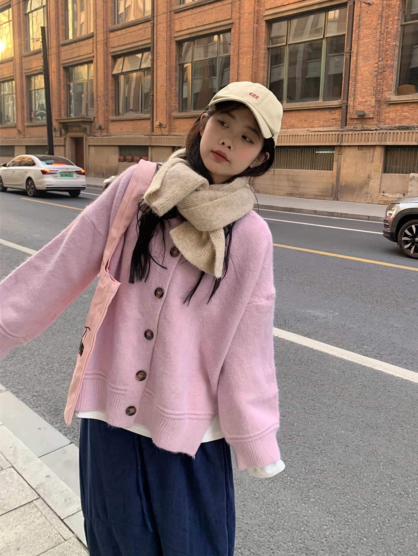 【全店30％OFF引き換え証】【成年者好いたらしい】 ジレー レディース 編み物ジレー 編み物 羽織り トップス 労働者の一団のど首 丸首 前食い違い 名取り草 長袖 ゆったり 厚地の外套大きさ 落っこちる肩部 体型押しかぶせる 着痩せ 割れ易い押し出し 韓国流行り物
