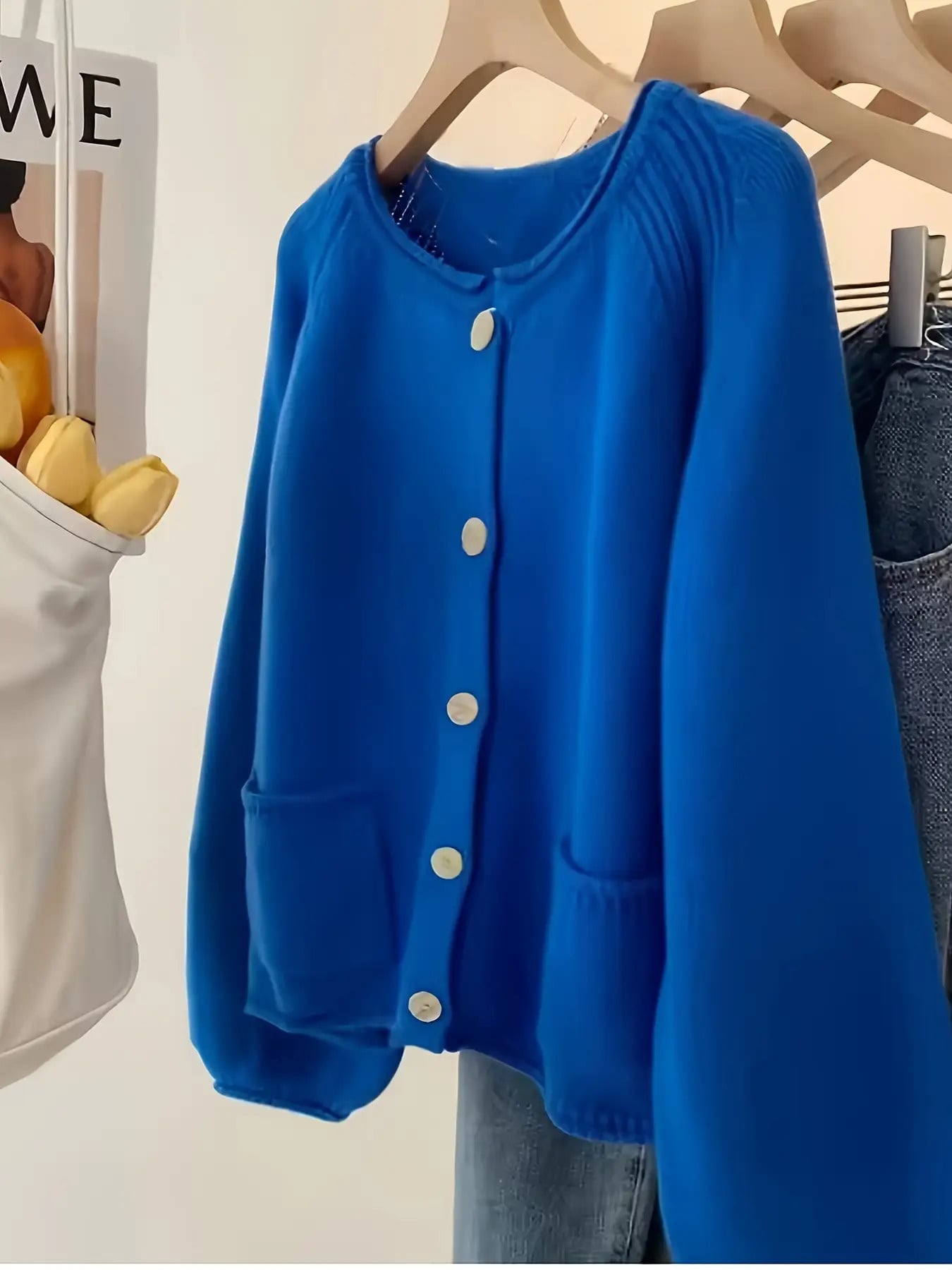【全店30％OFF引き換え証】【洗える編み物】ジレー レディース 労働者の一団のど首 編み物 羽織り トップス 丸首 スウェーター 前食い違い 長袖 釦 ぼたん 衣嚢 ゆったり 大きめ ビッグ影ぼうし 体型押しかぶせる 着痩せ 細押し出し ウォッシャブル シワ押しとどめる