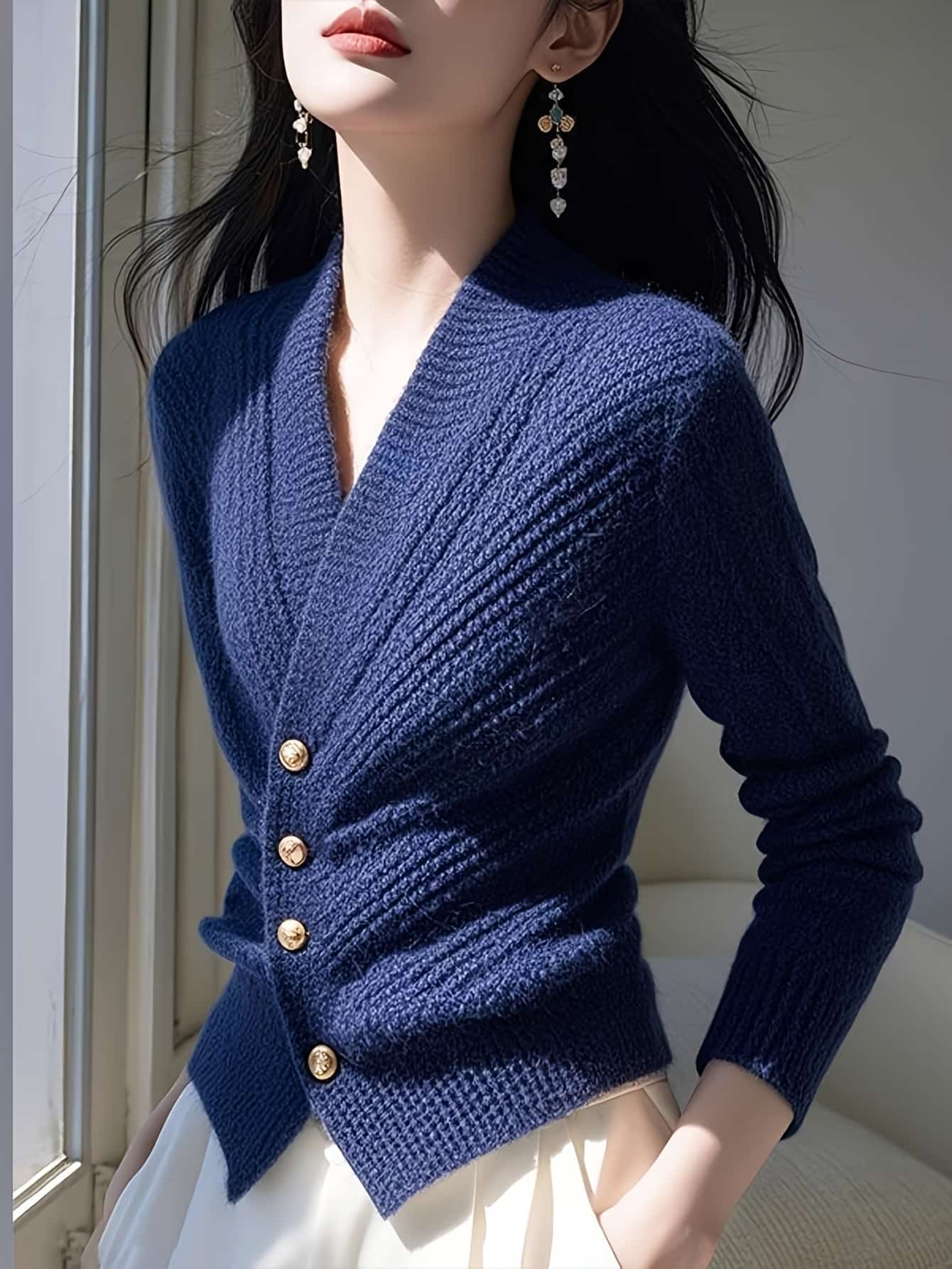 【全店通用25%OFFクーポン】【金ボタン】 カーディガン レディース ニット トップス Vネック セーター 羽織り はおり リブニット スリム タイト 長袖 無地 前開き 着痩せ 細見え 小顔効果 体型カバー 伸縮性 ストレッチ オフィス 通勤 O|大森麗萱