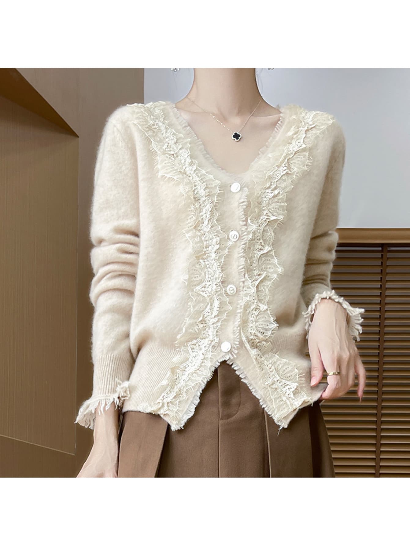 【全店30％OFF引き換え証】【成年者好いたらしい】ジレー レディース 編み物 トップス Ｖのど首 スピード競技 フリンジ 長袖 羽織り 前食い違い スウェーター 重ね着 シャギーニット モヘヤ触れ合う ふわふわ ゆったり 体型押しかぶせる 着痩せ 好いたらしいめ 心地よい クラ