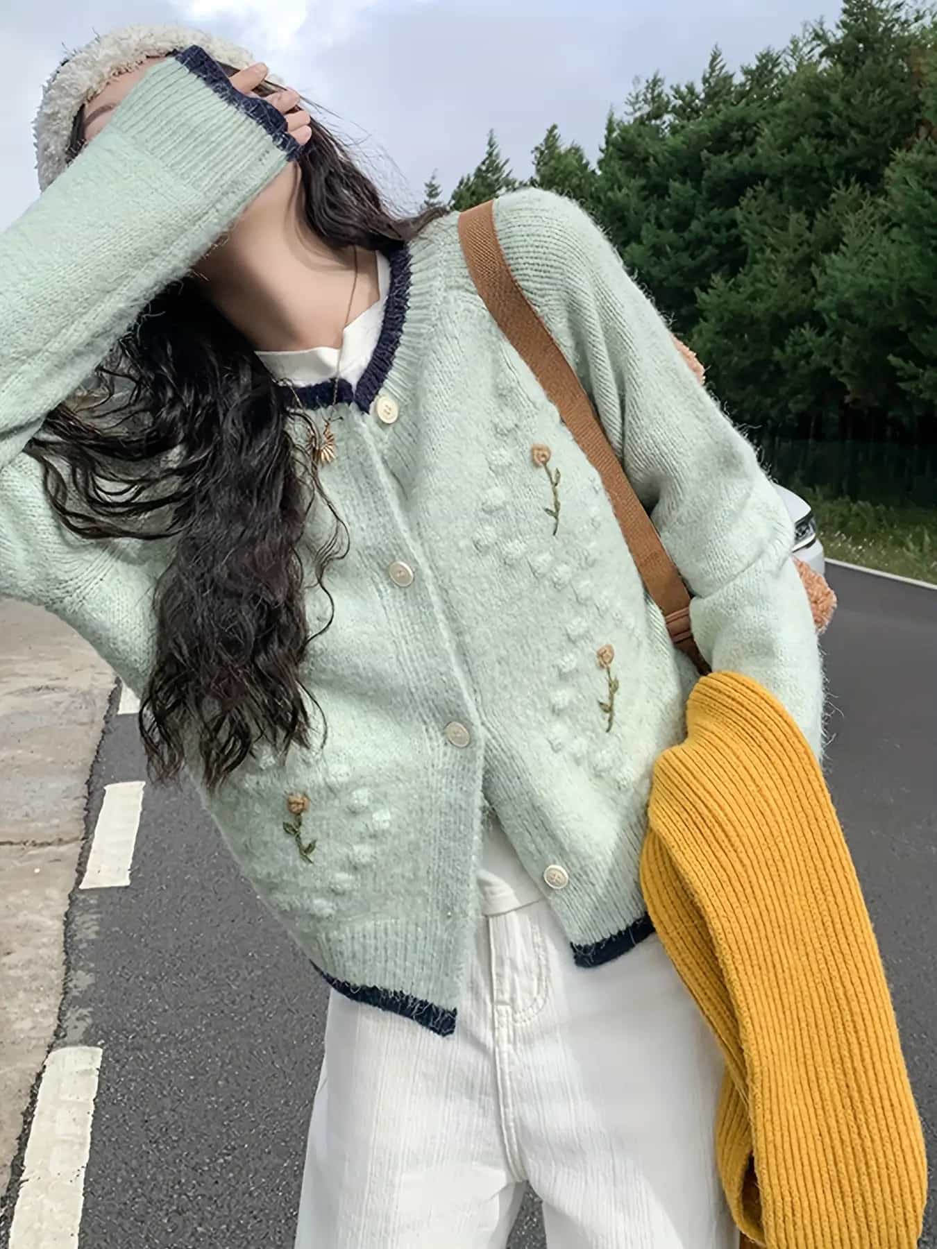 【全店30％OFF引き換え証】【立体花刺しゅう】 ジレー レディース 編み物 長袖 花柄 刺しゅう 色彩設計 労働者の一団のど首 丸首 ぽこぽこ トップス 羽織り 前食い違い スウェーター 編み物ジレー 心地よい レトロ 成年者好いたらしい 韓国流行り物 体型押しかぶせる