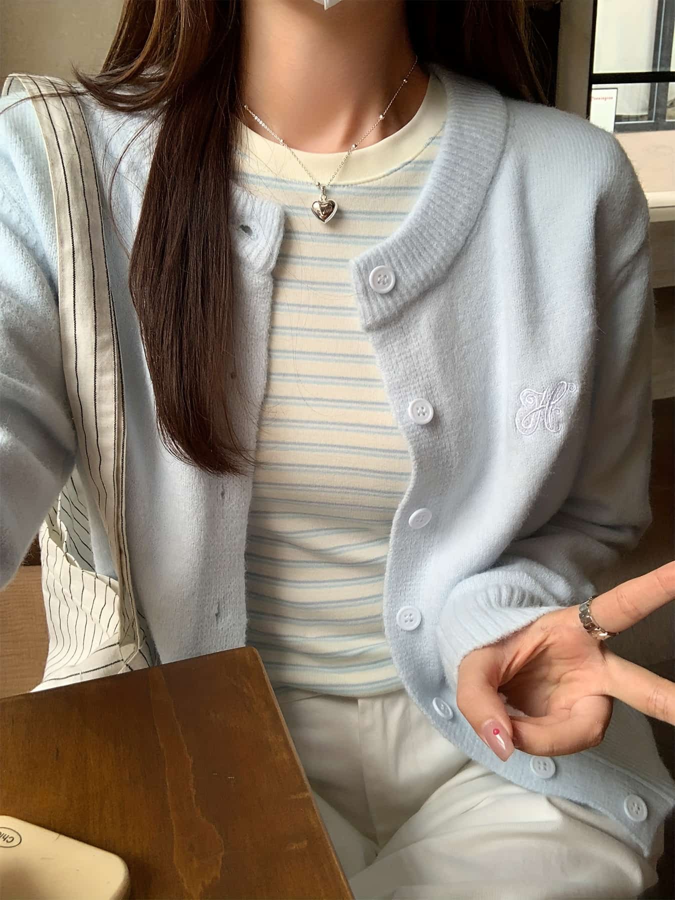 【全店30％OFF引き換え証】ジレー レディース 編み物 労働者の一団のど首 ワンポイント 刺しゅう 縫い トップス 羽織り スウェーター 前食い違い 長袖 心地よい 成年者好いたらしい 好いたらしいめ 韓国流行り物 もっちり パステル色の 生あたたかい 防寒 体型押しかぶせる 着痩