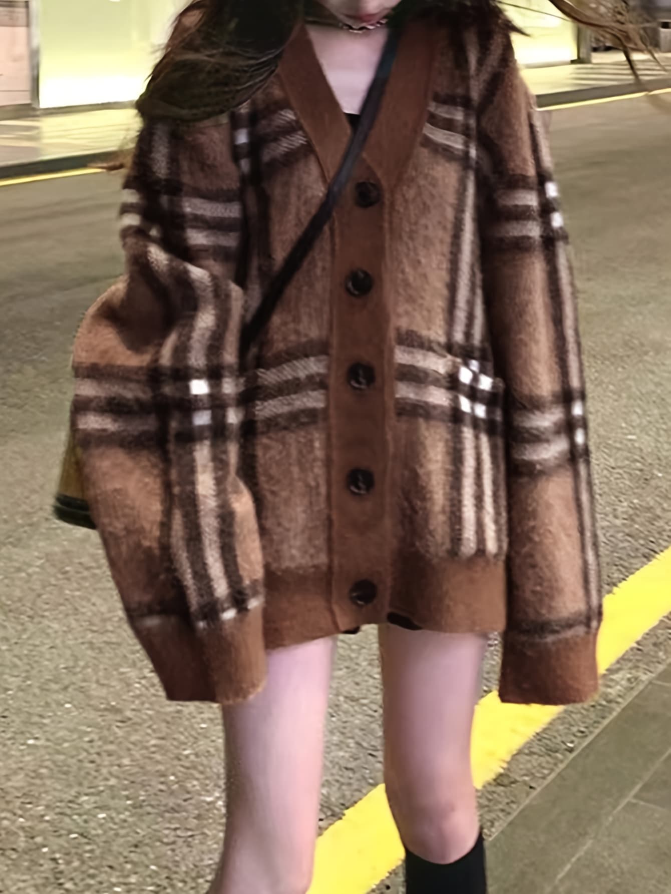 【全店通用25％OFFクーポン】【レトロチェック】 カーディガン レディース ニット チェック柄 Vネック 羽織り 前開き オーバーサイズ ビッグシルエット ゆったり 体型カバー お尻が隠れる チュニック丈 厚手 秋冬 暖かい もっちり 大人可愛い｜大森麗萱