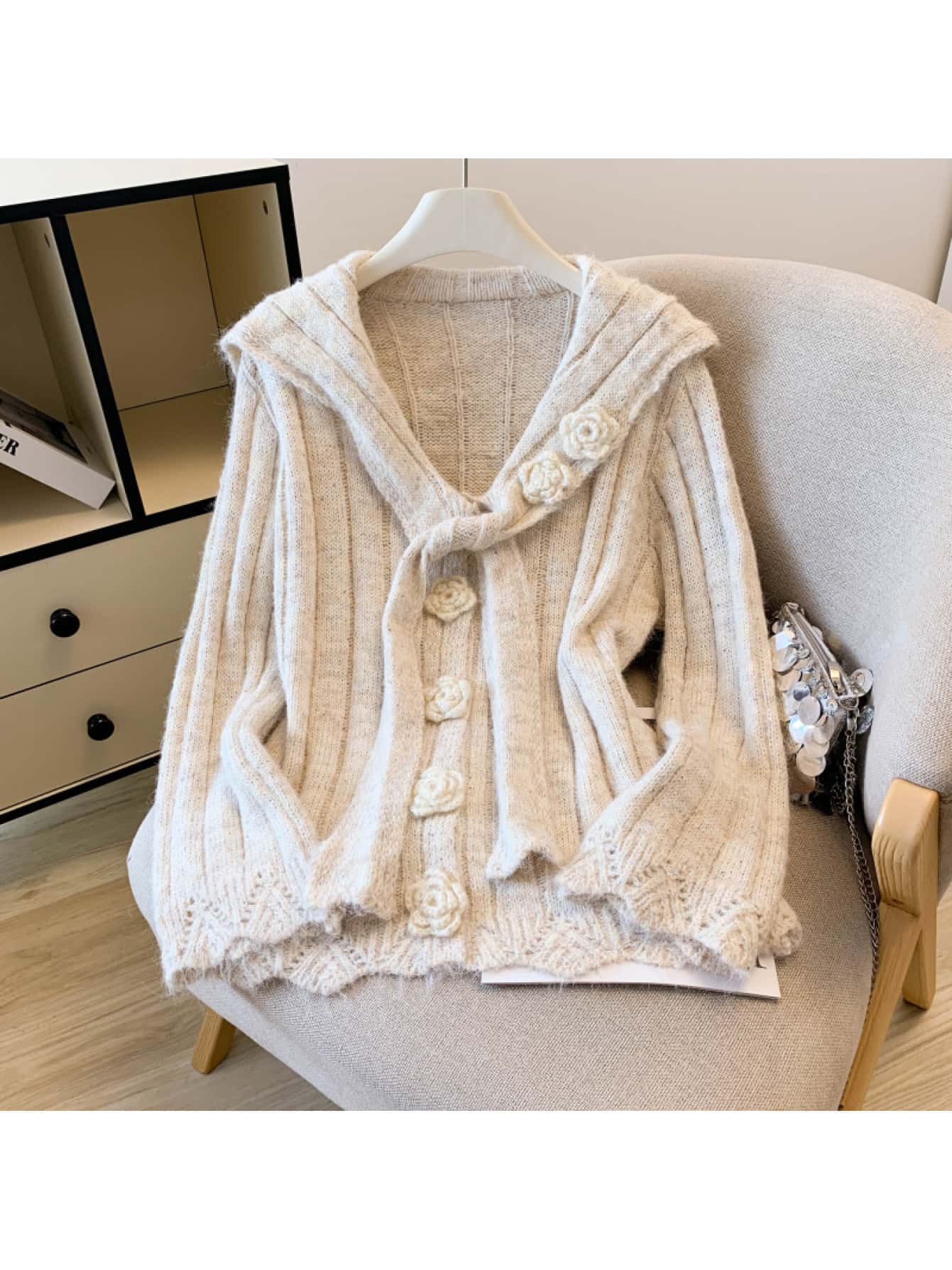 【全店通じる25％OFFクーポン券】【立体御花】乗り組み員色つや 編み物 ジレー レディース スウェーター トップス 襟付き添い人 ビッグ色つや もこもこ ふわふわ ゆったり 体型覆いかぶせる 着痩せ 大層らしい大きさ 音の大きさ袖 成年者好いたらしい 女子らしい 花モチ