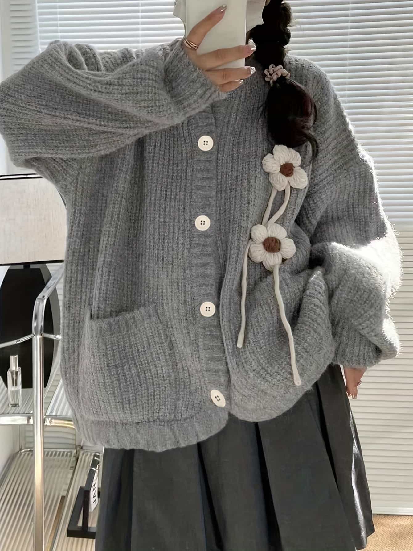 【全店30％OFF引き換え証】【立体花主題】 ジレー レディース 編み物 朦々たる 秋冬 トップス スウェーター 羽織り 韓国流行り物 ゆるっと 厚地の外套大きさ ビッグ影ぼうし 長袖 生あたたかい パステル色の ニットカーデ 体型押しかぶせる 着痩せ 二の腕カ