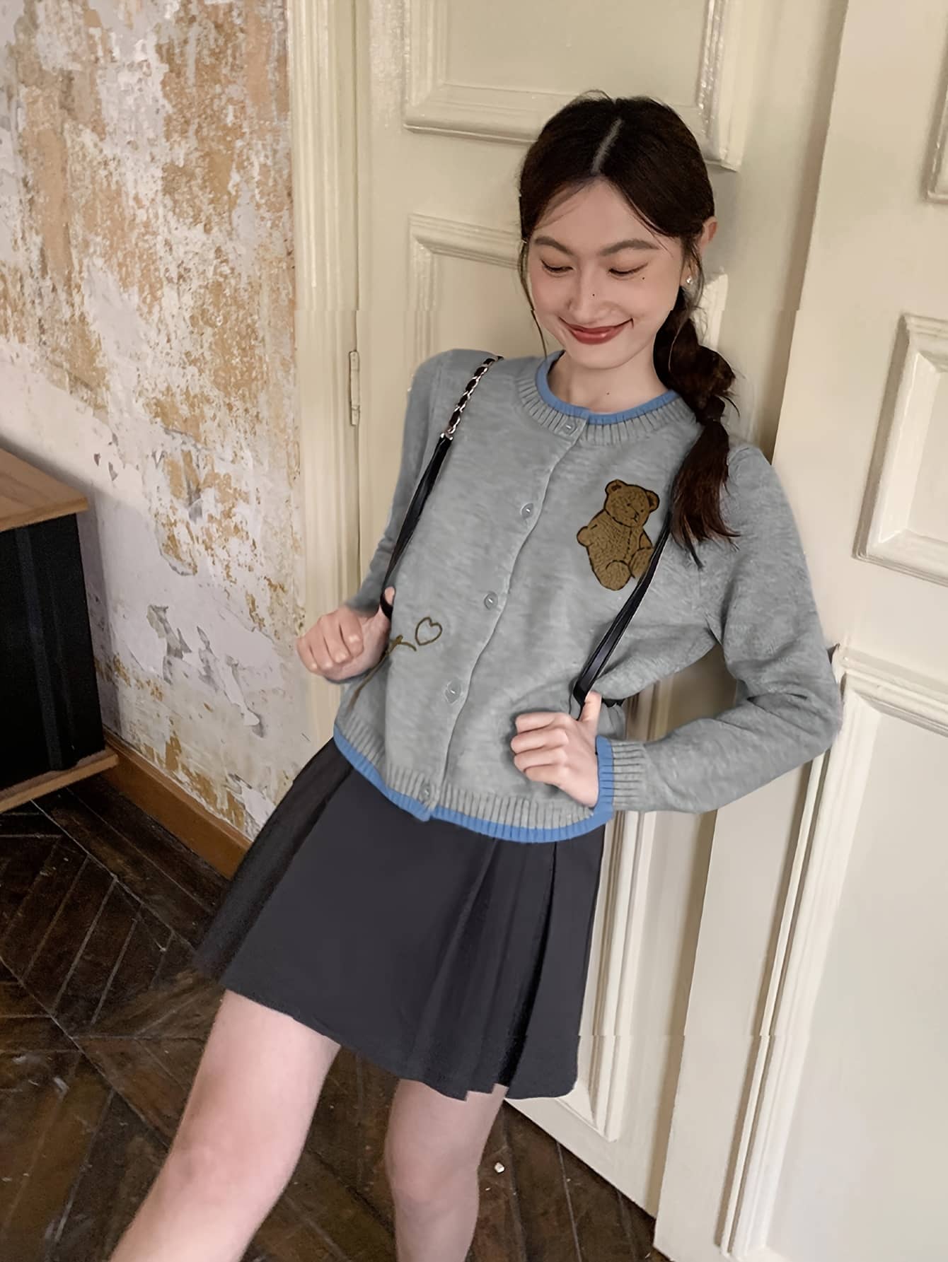 【全店30％OFF引き換え証】【成年者好いたらしい】編み物 ジレー レディース スウェーター 熊刺しゅう ベア 色彩設計 バイ色合い 労働者の一団のど首 丸首 トップス 長袖 羽織り 前食い違い ニットカーデ 熊 毛の荒物柄 レトロ 心地よい ゆったり 体型押しかぶせる 着痩せ
