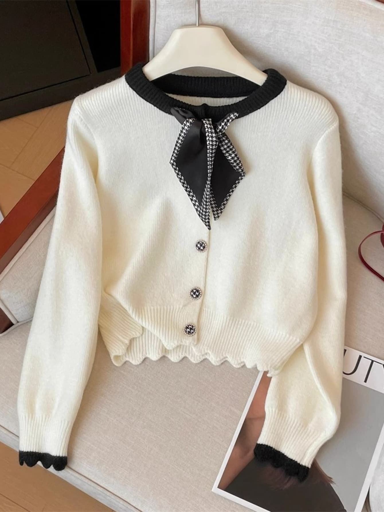 【全店30％OFF引き換え証】【バイ色合い】 ジレー レディース 編み物 トップス 洋弓引き分け シュロの葉 チドリ透かし彫り 色彩設計 スカロップ 長袖 羽織り スウェーター 前食い違い 飾りつけ名取り草 ビジュー 成年者好いたらしい キレイめ 女子らしい レトロ 古典派音楽 執務室