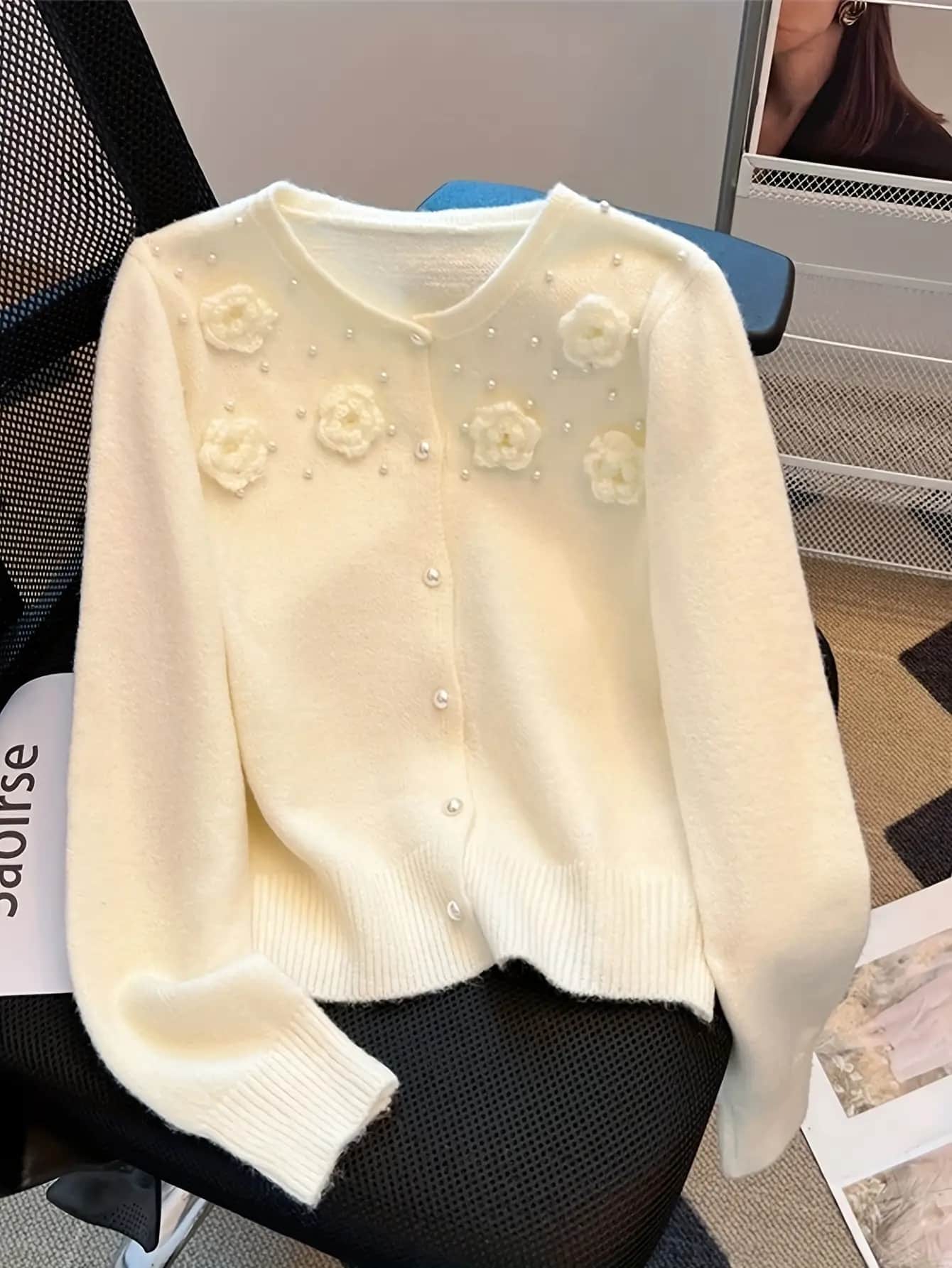 【全店30％OFF引き換え証】【立体御花】ジレー レディース 編み物 スウェーター パール 3D 花 主題 労働者の一団のど首 丸首 長袖 前食い違い 羽織り トップス 象牙色 皮膚軟化剤 白 女子らしい 成年者好いたらしい 好いたらしいめ 雅びやか 執務室