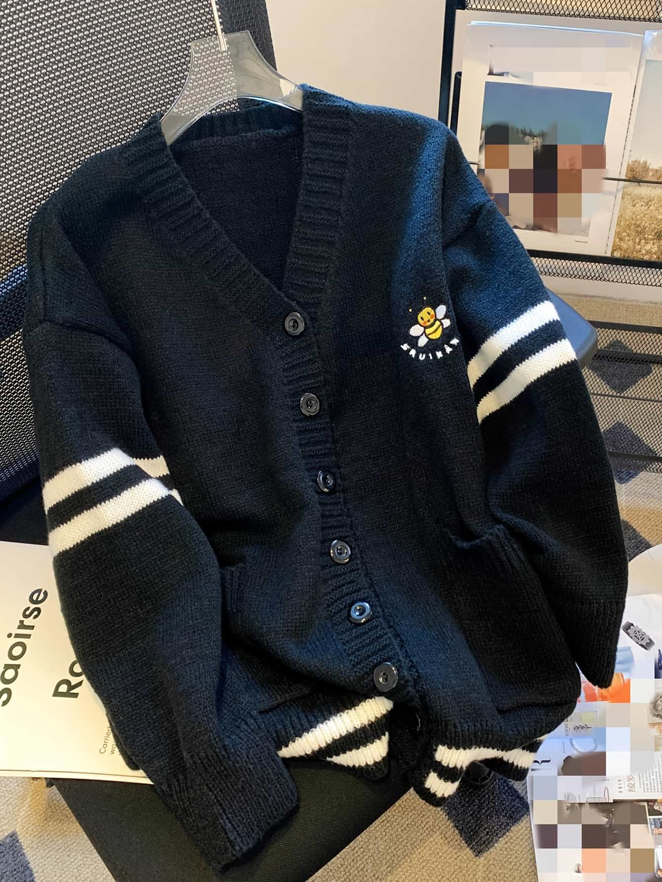 【全店30％OFF引き換え証】【蜂刺しゅう青写真】ジレー レディース 編み物 スウェーター 羽織り Vのど首 間借り人 生産ライン 前食い違い 名取り草 トップス アウター 厚地の外套大きさ ビッグ影ぼうし ゆったり 体型押しかぶせる 着痩せ 細押し出し 二の腕押しかぶせる 華