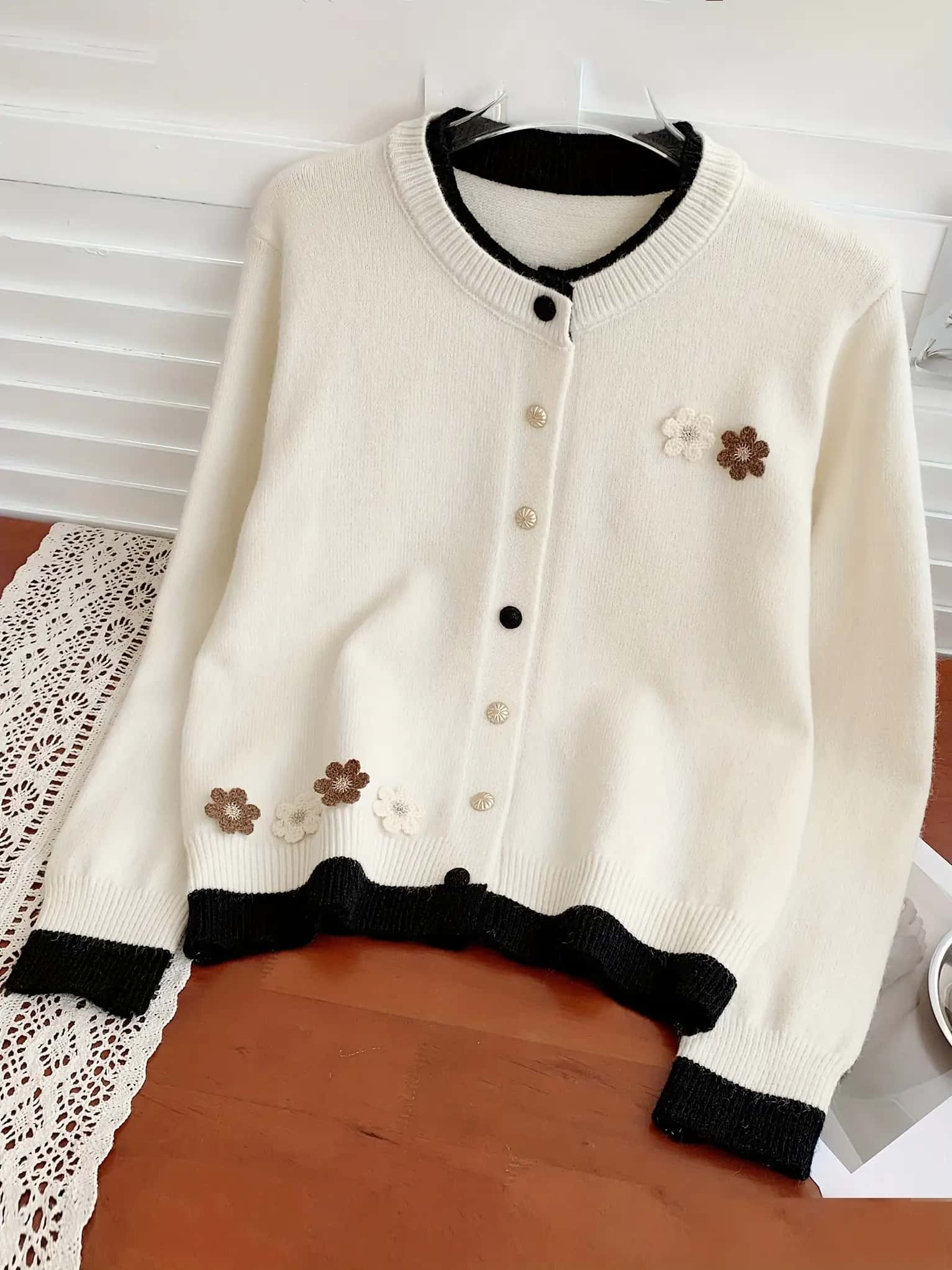 【全店30％OFF引き換え証】【重ね着風】ジレー レディース 編み物 スウェーター トップス 長袖 花柄 御花 主題 色彩設計 バイ色合い 労働者の一団のど首 丸首 羽織り 前食い違い ニットカーデ 遊撃手丈 花の冠yd風 体型押しかぶせる 着痩せ 細押し出し 暖