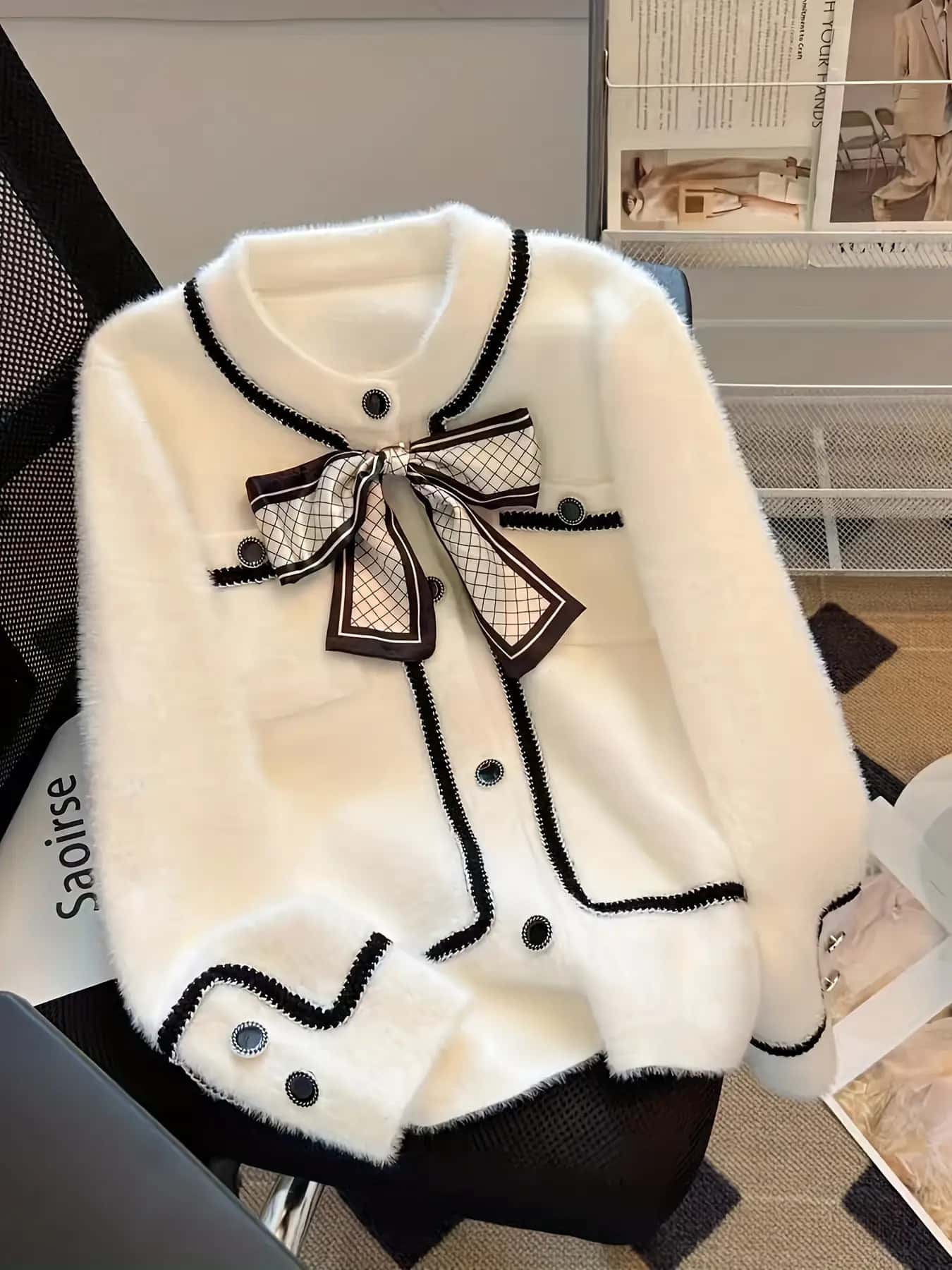 【全店通用25％OFFクーポン】【大人可愛いリボン】 カーディガン レディース 秋冬 ニット シャギー ニットカーデ ショート丈 羽織り 厚手 バイカラー 配色 パイピング トップス セーター 長袖 前開き クルーネック 丸首 ふわふわ もこもこ 暖｜大森麗萱