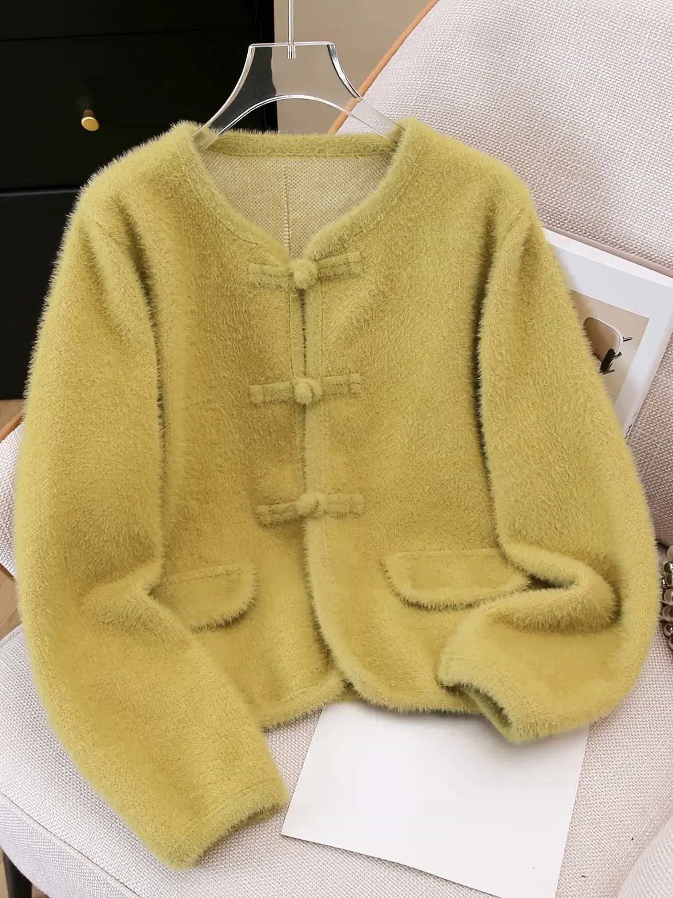 【全店30％OFF引き換え証】【瀬戸もの名取り草】 ジレー レディース 編み物 トップス シャギーニット スウェーター 羽織り ふわふわ もこもこ 長袖 前食い違い 丸首 労働者の一団のど首 黄味がかった 黄色 体型押しかぶせる 着痩せ 生あたたかい 防寒 執務室 通い OL