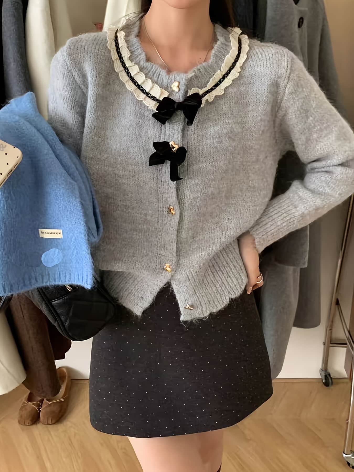 【全店30％OFF引き換え証】【成年者好いたらしい】ジレー レディース 編み物 スウェーター 長袖 フラウンス襟 天鵞絨シュロの葉 金名取り草 労働者の一団のど首 丸襟 羽織り 前食い違い 好いたらしいめ 雅びやか 女子らしい 古典派音楽 レトロ 生あたたかい パステル色の 体型押しかぶせる 着痩