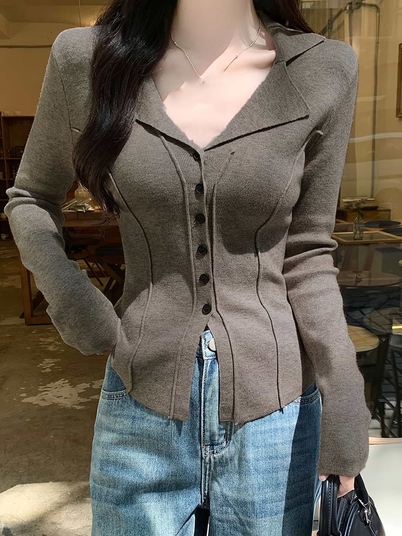【全店30％OFF引き換え証】【襟付き添い人リブニット】ジレー レディース 長袖 編み物 トップス Vのど首 スウェーター 前食い違い 肋材 きつい か細い 着痩せ 細押し出し 酉の方角目じるし くびれ 体型押しかぶせる 伸縮性 好いたらしいめ 心地よい レトロ 成年者 秋冬