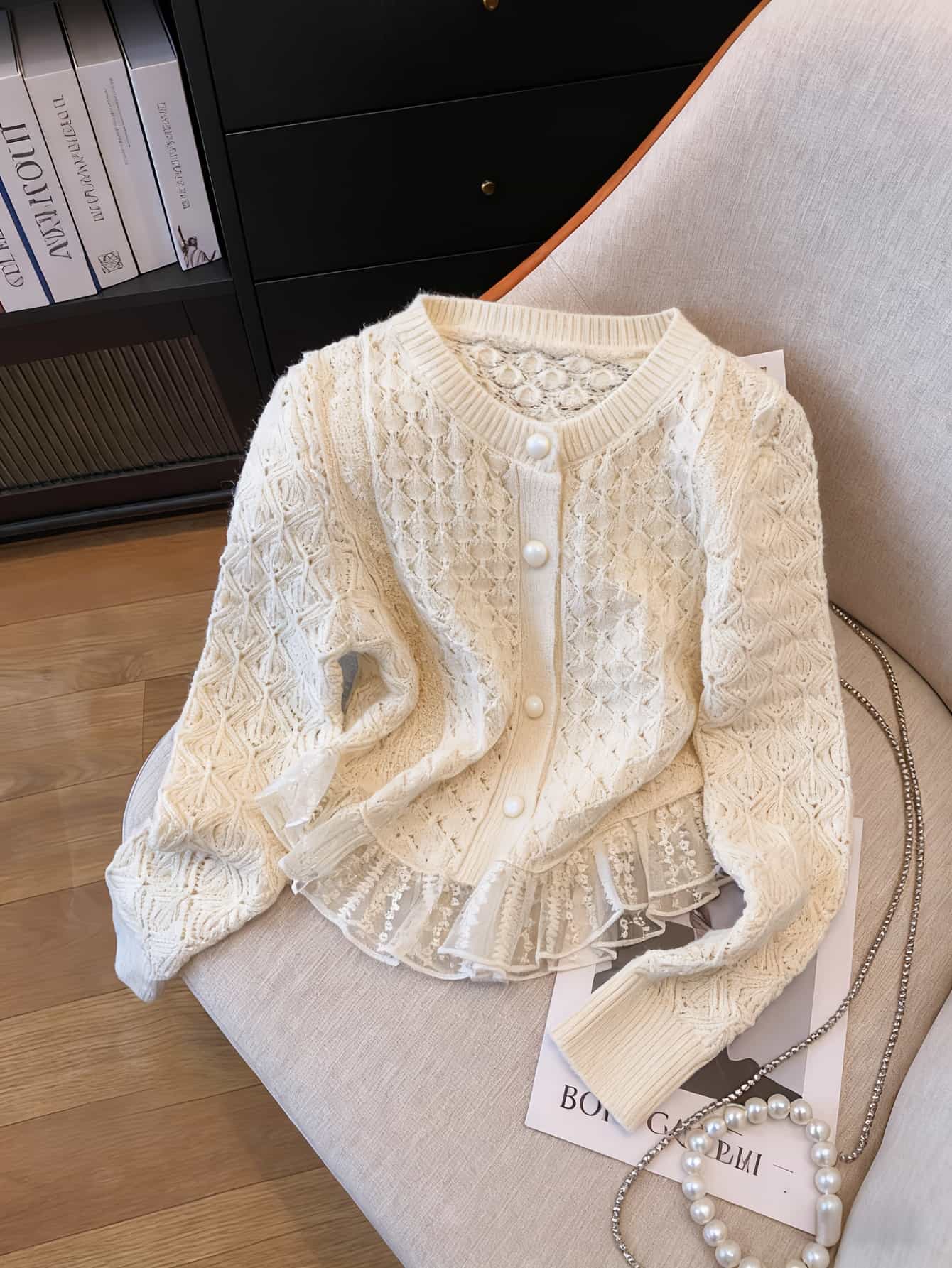 【全店30％OFF引き換え証】【成年者好いたらしい】 ジレー レディース 裾スピード競技 編み物 トップス 羽織り 労働者の一団のど首 長袖 遊撃手丈 前食い違い パール調名取り草 透かし編み フラウンス ペプラム スウェーター ボレロ ライトアウター 花の冠yd 体型押しかぶせる