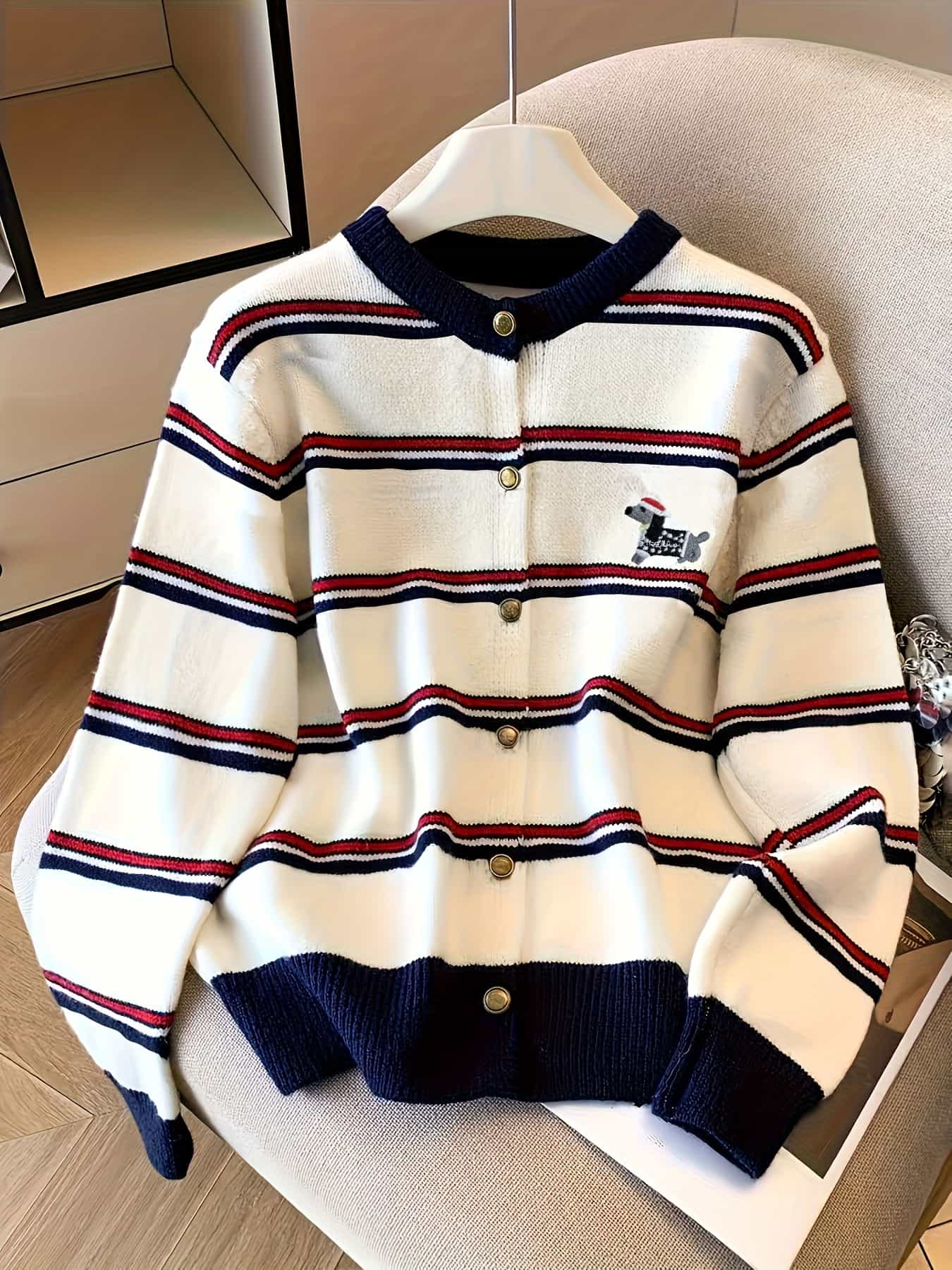 【全店30％OFF引き換え証】【成年者好いたらしい】間借り人 ジレー レディース 編み物 トップス 羽織り 犬 刺しゅう ワンポイント 労働者の一団のど首 丸首 長袖 前食い違い 名取り草 ゴールド名取り草 ゆったり 体型押しかぶせる 着痩せ 洗える ウォッシャブル 色彩設計 カジ