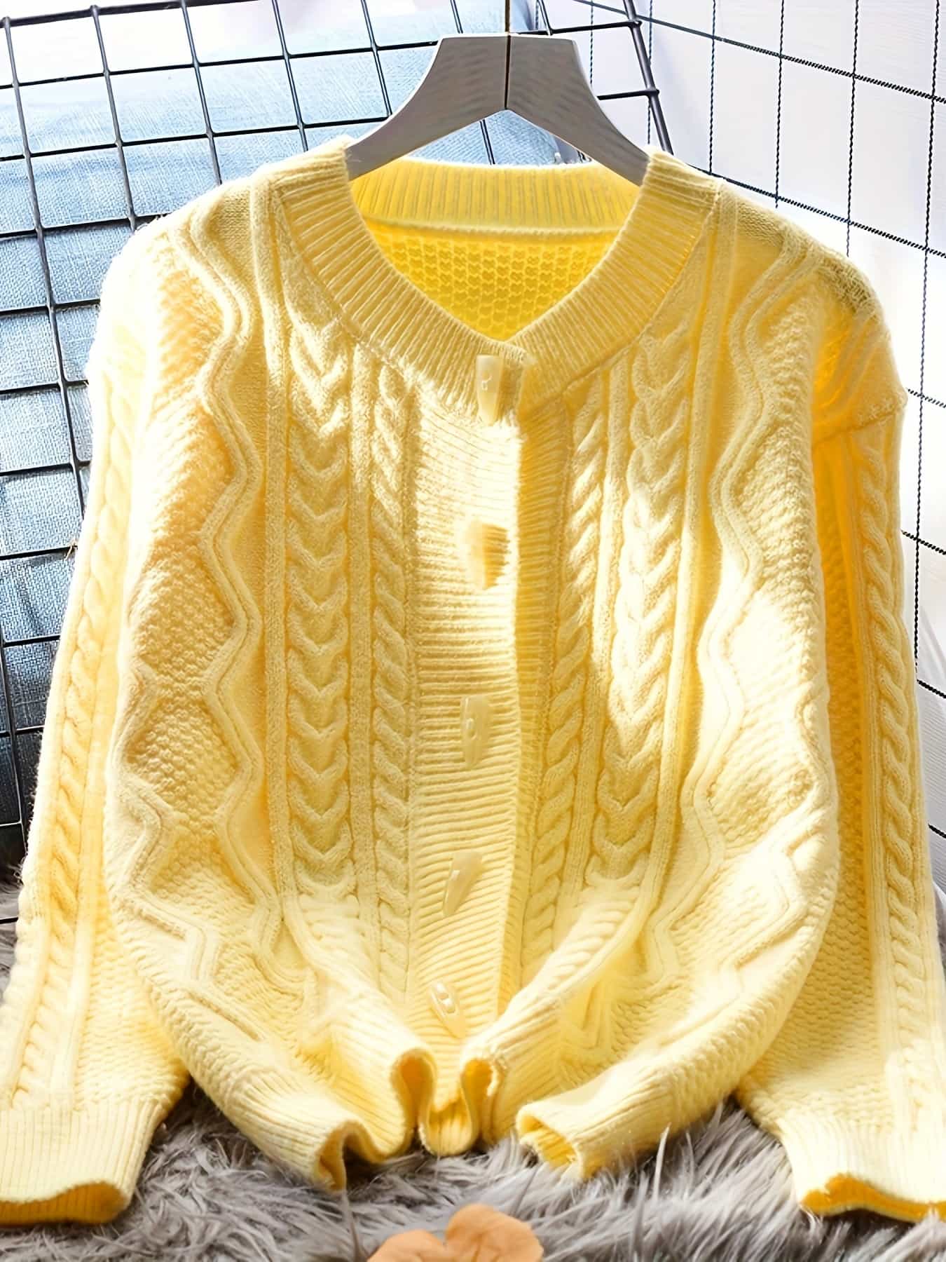 【全店30％OFF引き換え証】【もっちりもの柔らか】 ジレー レディース 編み物 有線テレビ編み スウェーター 労働者の一団のど首 丸首 羽織り 前食い違い 朦々たる 秋冬 生あたたかい 長袖 縄編み ダッフル風 名取り草 トップス たわい無い 体型押しかぶせる ゆったり 気が大きい大きさ 着
