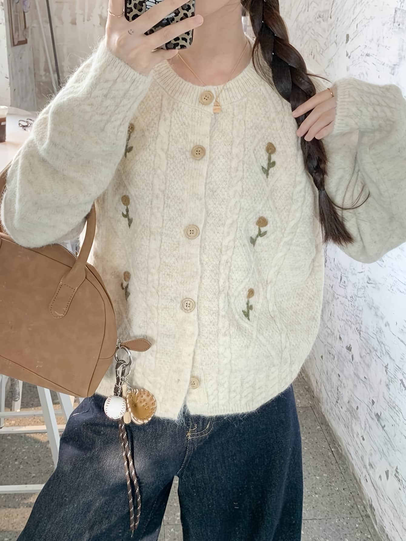 【全店30％OFF引き換え証】【花柄刺しゅう】編み物 ジレー レディース 朦々たる スウェーター 有線テレビ編み 羽織り トップス 長袖 丸首 労働者の一団のど首 前食い違い 生あたたかい もこもこ ふわふわ パステル色の ゆるい ゆったり 体型押しかぶせる 着痩せ レトロ 成年者好いたらしい