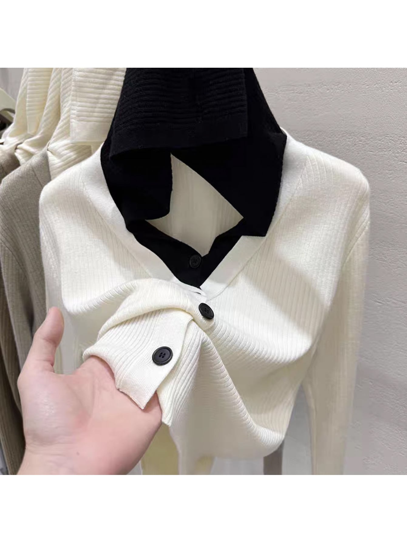 【全店30％OFF引き換え証】【色彩設計青写真】編み物 ジレー レディース スウェーター ボンネット付き添い人 トップス 羽織り バイ色合い リブニット Ｖのど首 前食い違い 長袖 伸縮性 伸ばすこと 重ね着 花の冠yd 体型押しかぶせる 着痩せ 細押し出し ゆったり 気が大きい