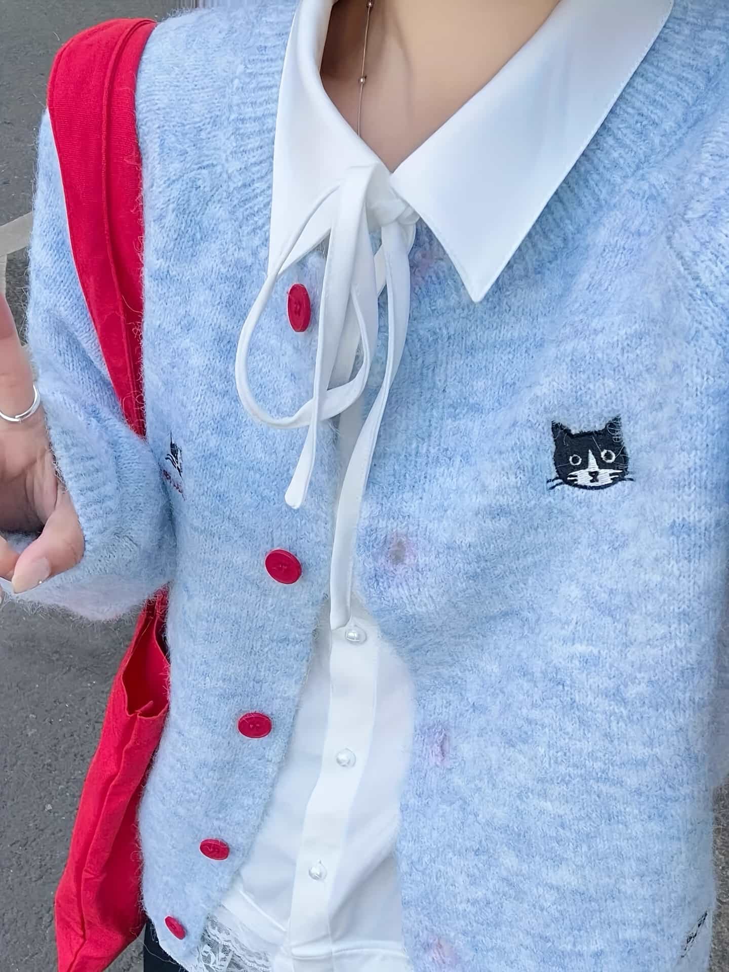 【全店30％OFF引き換え証】【猫刺しゅう青写真】ジレー レディース 編み物 羽織り 猫 ねこ 猫 刺しゅう 毛の荒物 ワンポイント 赤名取り草 トップス 前食い違い 長袖 労働者の一団のど首 ゆったり ゆる影ぼうし 体型押しかぶせる 着痩せ 水色 青色 モヘアタ