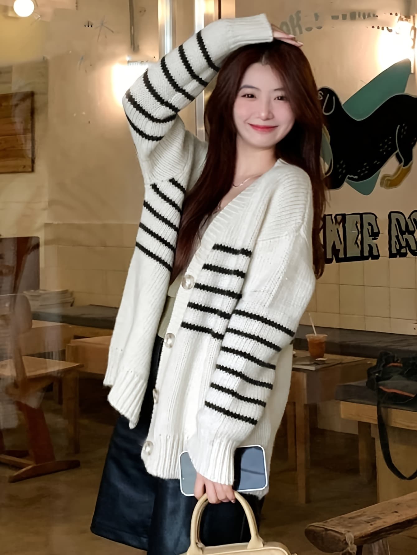 【全店30％OFF引き換え証】【間借り人編み物】 ジレー レディース 秋冬 Vのど首 編み物ジレー 朦々たる 羽織り 間借り人柄 トップス スウェーター 前食い違い 名取り草 長袖 縞々 厚地の外套大きさ ゆったり 体型押しかぶせる 着痩せ お尻隠れる 成年者可愛