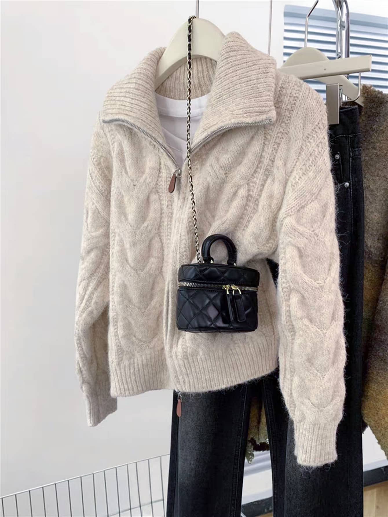 【全店30％OFF引き換え証】【ダブルジップ】有線テレビ編み物 ジレー レディース スウェーター ジップアップ ハイネック 照明ランプ色合い 羽織り ママコーデ 編み物 長袖 有線テレビ編み チャンキーニット 前食い違い 朦々たる 生あたたかい ざっくり編み 体型押しかぶせる