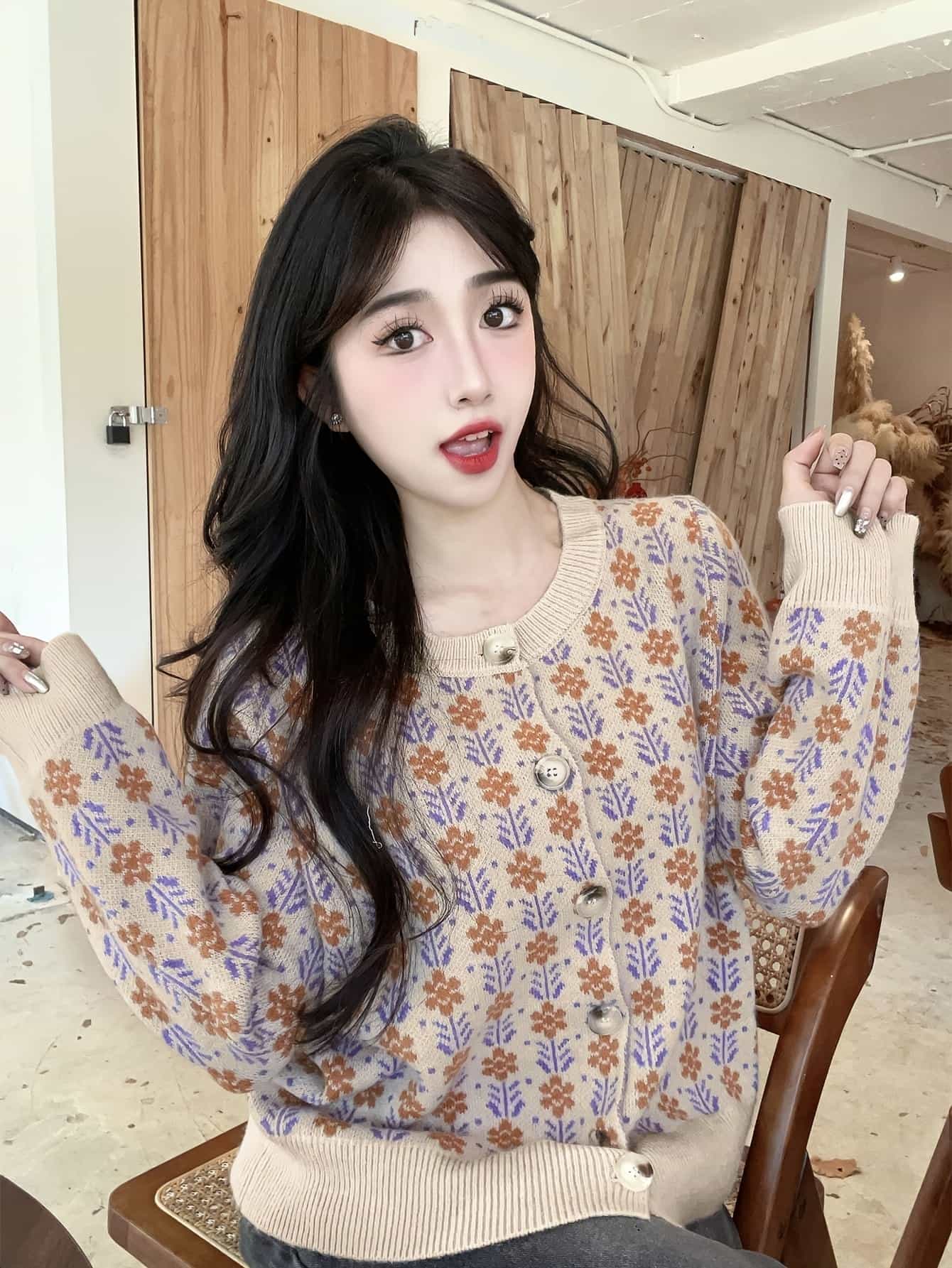 【全店30％OFF引き換え証】【レトロ花柄】 ジレー レディース 編み物 スウェーター トップス 前食い違い 名取り草 羽織り 総柄 ジャかばい立て 花柄 労働者の一団のど首 丸首 長袖 襟なし ゆったり 体型押しかぶせる 着痩せ 割れ易い押し出し 韓国流行り物 成年者好いたらしい