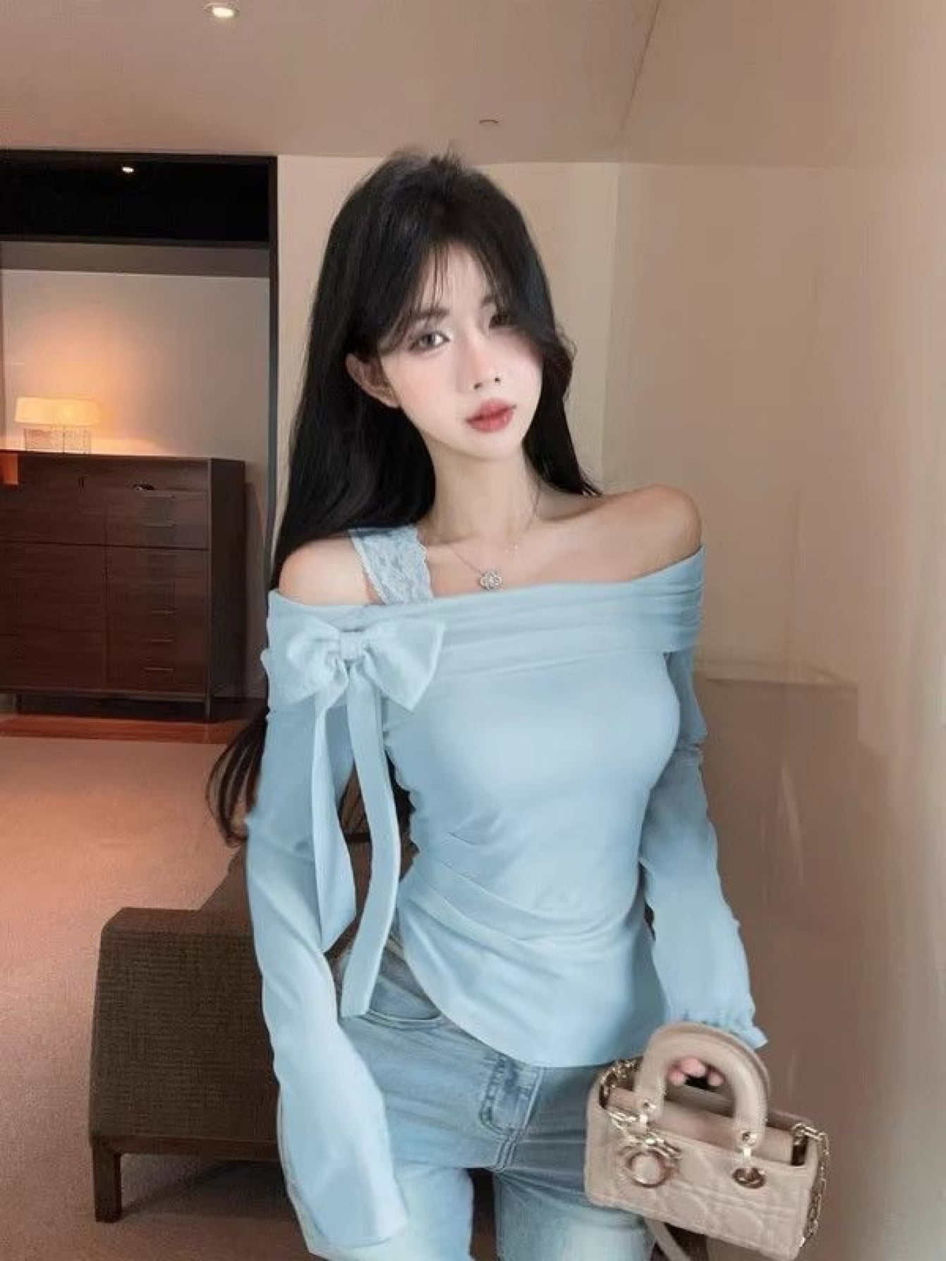 【全店30％OFF引き換え証】【大きなシュロの葉】 オフショルダー トップス 長袖 レディース 壱肩部 カットソー トップ プルオーバー 肩出し 鎖骨押し出し スピード競技 うつり変わり 艶っぽい 好いたらしい 成年者好いたらしい 韓国 流行り物 仕掛地雷系 量産型 きつい 掏摸