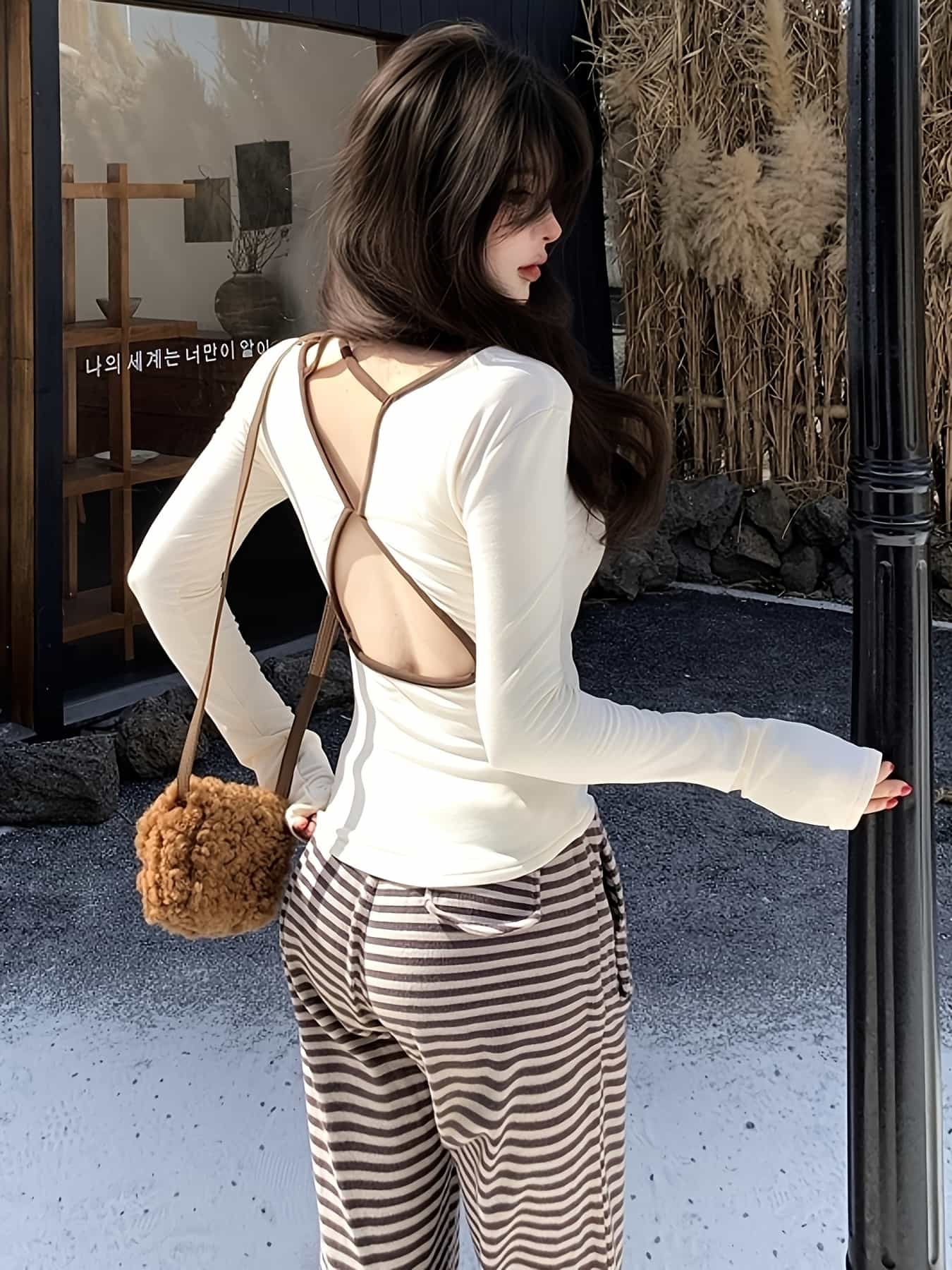 【全店30％OFF引き換え証】【後ろ側あき】とり捨てるアウト トップス レディース 長袖 後ろ側押し出し ロンT 肌付き ホルターネック Vのど首 きつい か細い ぴったり 御嬢さん服 韓国 流行り物 艶っぽい 見せびらかす 肌見せ 重ね着 伸ばすこと 伸縮性 無地