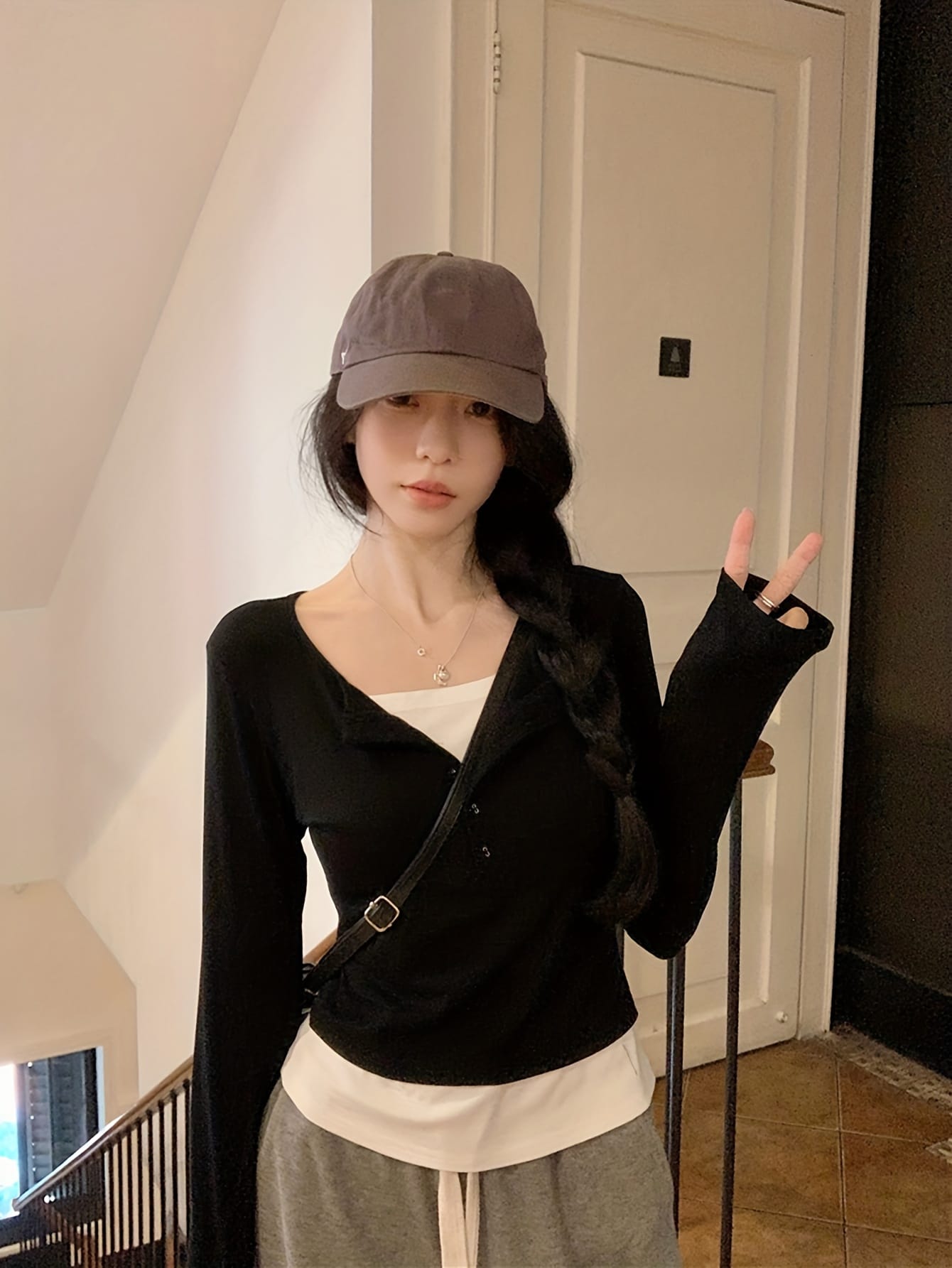【全店30％OFF引き換え証】【花の冠yd風】 編み物 レディース スウェーター 重ね着風 フェイクレイヤード トップス 長袖 Vのど首 色彩設計 バイ色合い きつい か細い カットソー 名取り草 細押し出し 着痩せ 割れ易い押し出し 体型押しかぶせる 伸縮性 伸ばすこと 好いたらしい