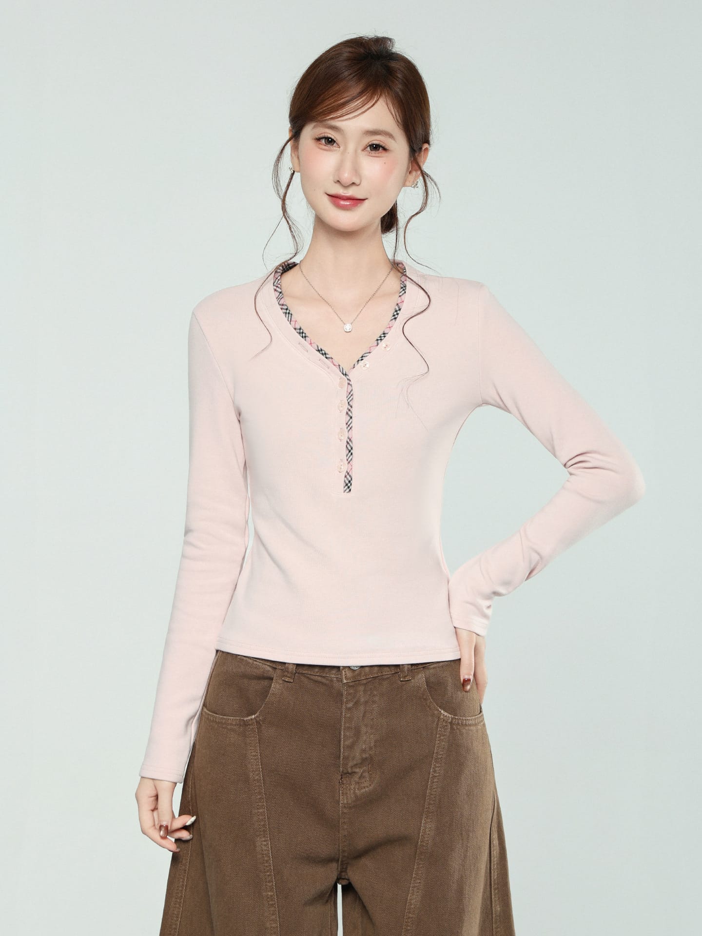 【全店30％OFF引き換え証】【裏起毛で生あたたかい】 プルオーバー レディース 長袖 Vのど首 ヘンリーのど首 読み合わせる柄 うつり変わり トップス カットソー ロンT ティーシャツ 肌付き 重ね着 好いたらしいめ 成年者好いたらしい 女子らしい 秋冬 秋服 冬服 あったか 蓄熱