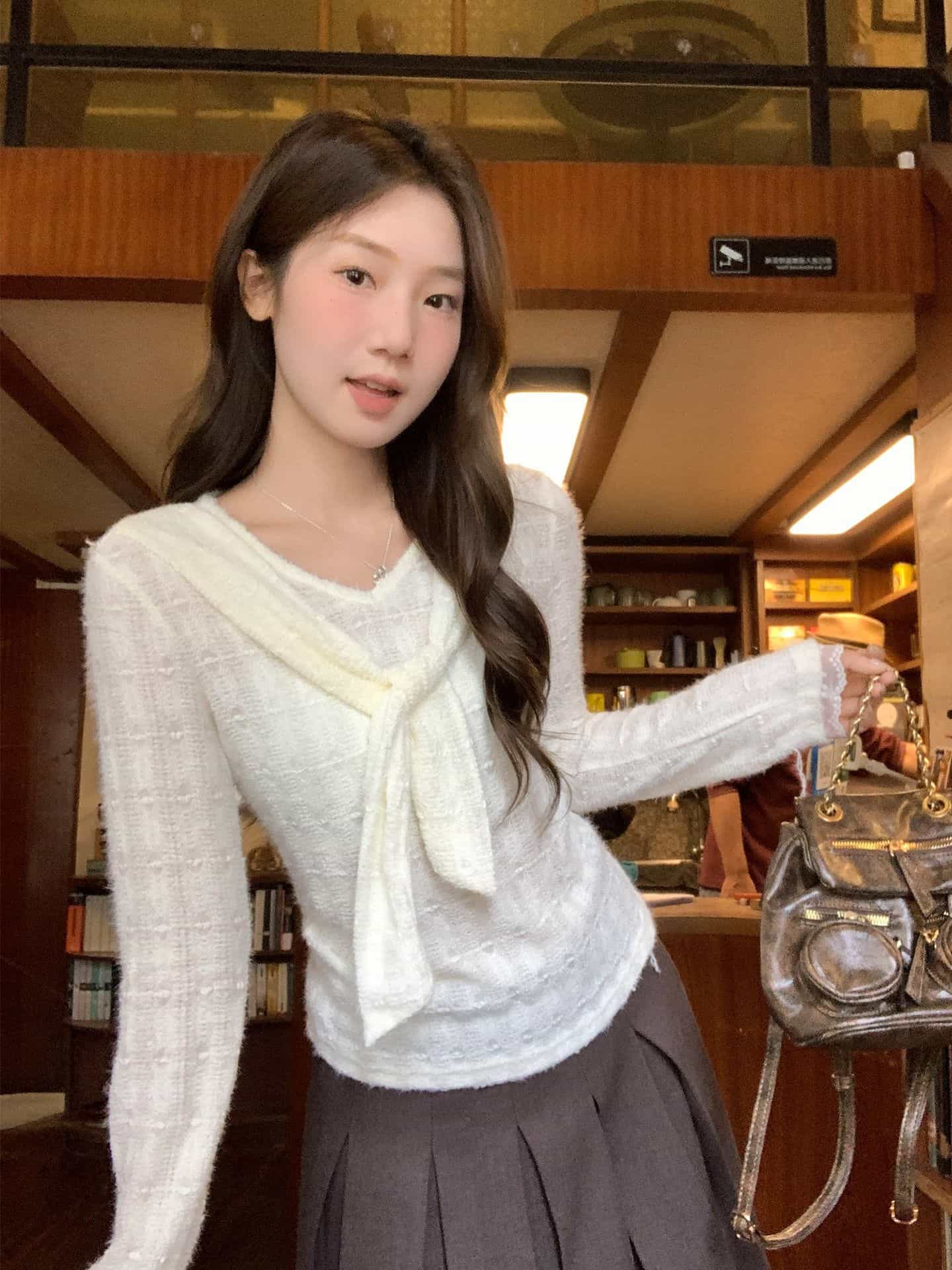 【全店30％OFF引き換え証】【1枚で旬顔】 編み物 トップス レディース Vのど首 長袖 肩かけ風 えり巻き引き分け フェイクレイヤード 異原料品 袖スピード競技 カットソー プルオーバー トップ ティーシャツ シアー 凸凹 ジャかばい立て 伸ばすこと 着痩せ 体型