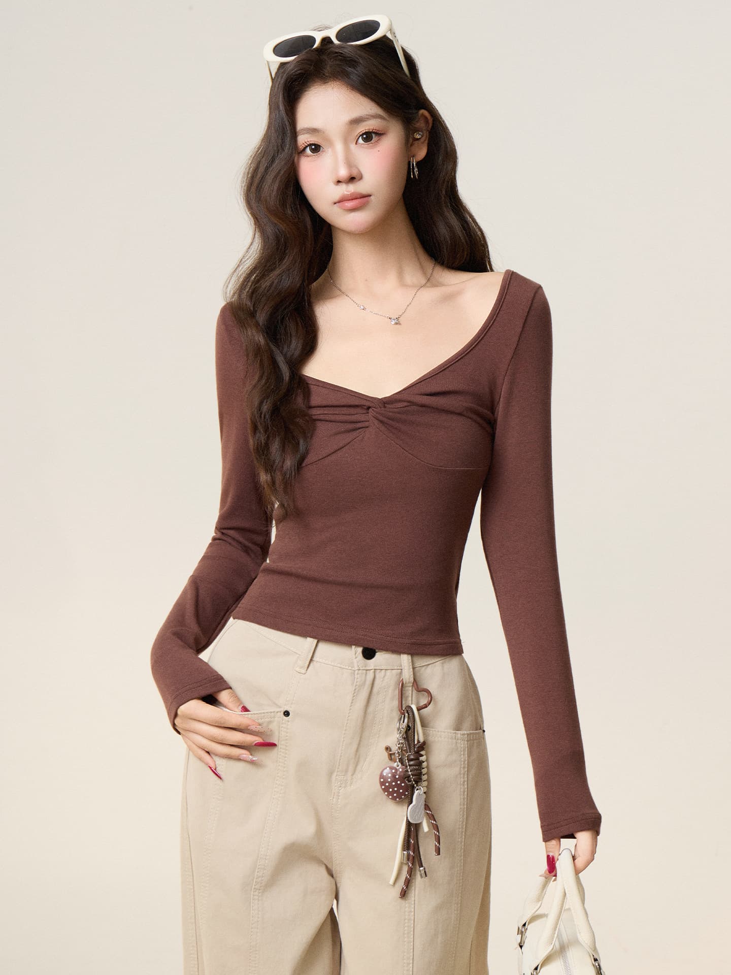 【全店30％OFF引き換え証】【美影ぼうし】カットソー レディース 長袖 Vのど首 向こう正面捻じれ トップス ギャザー プルオーバー ロンT 肌付き きつい か細い 細押し出し 着痩せ くびれ 酉の方角シェイプ 前胸部 艶っぽい 成年者好いたらしい 韓国ファッショ