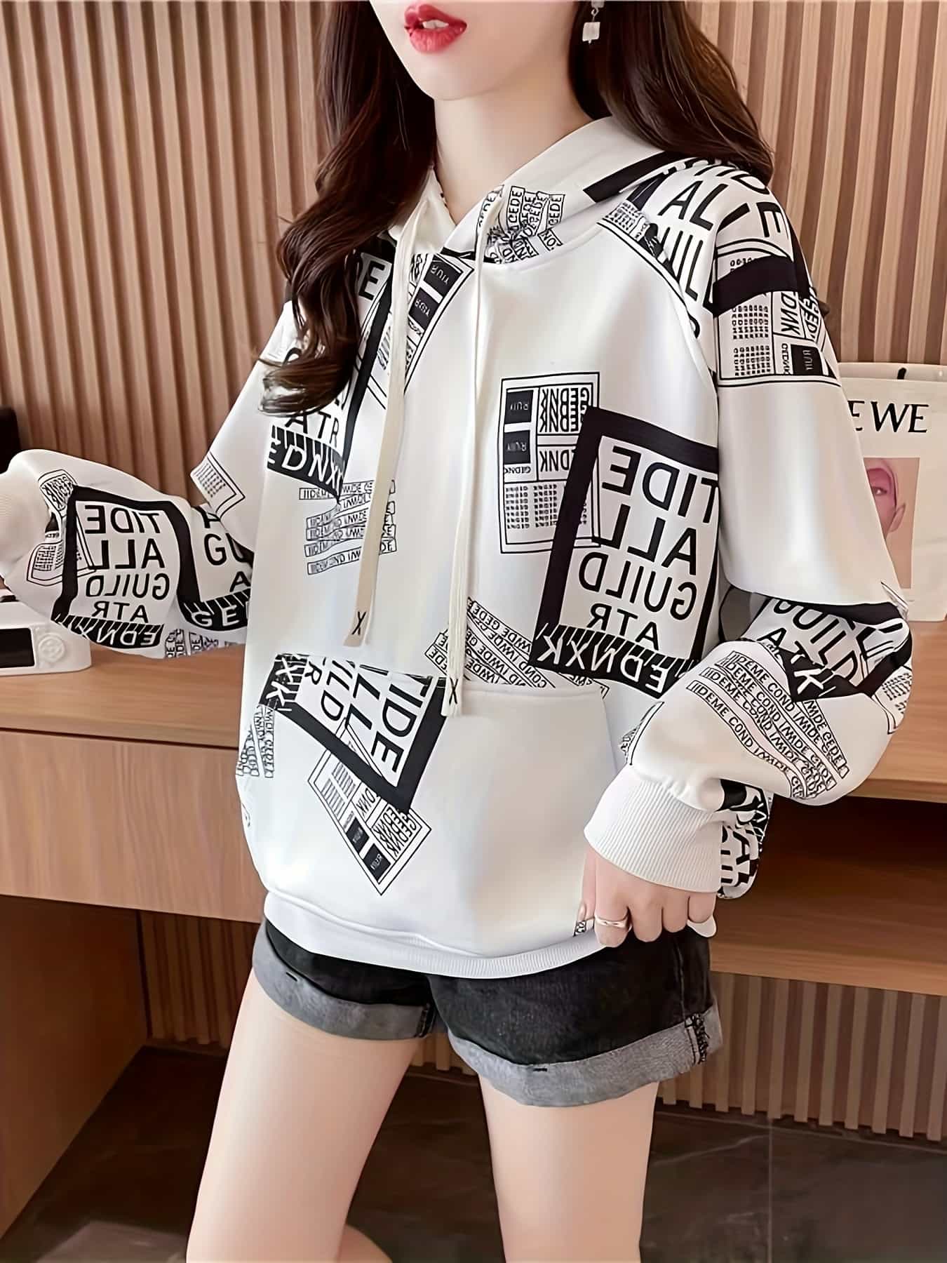 【今日このごろ押さえる、超買得30％OFFクーポン券、2度汐合い絶無】パーカー レディース フーディー 流汗 トップス 字母 総柄 ロゴタイプ 刷り上げる 厚地の外套大きさ ビッグ影ぼうし ゆったり 体型覆いかぶせる 着痩せ ニュース番組調査報告柄 表どおり 韓国ファッシ