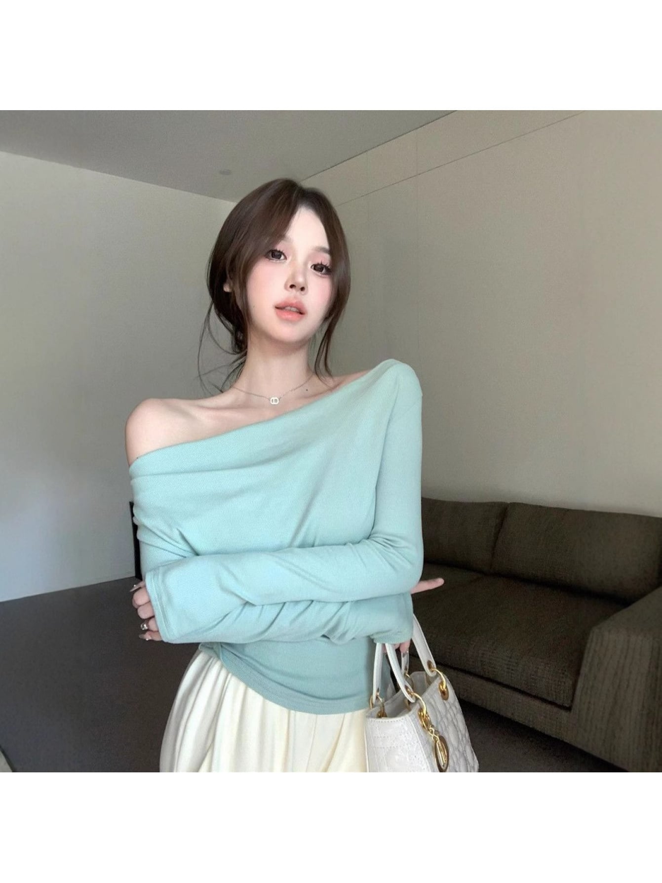 【全店30％OFF引き換え証】【オフショル】長袖 プルオーバー カットソー レディース 壱肩部 アシメ 猪牙のど首 ロンT クロップド丈 遊撃手丈 きつい 填まる 肩出し 肩あき 韓国 流行り物 好いたらしいめ 艶っぽい 成年者好いたらしい 着痩せ 細