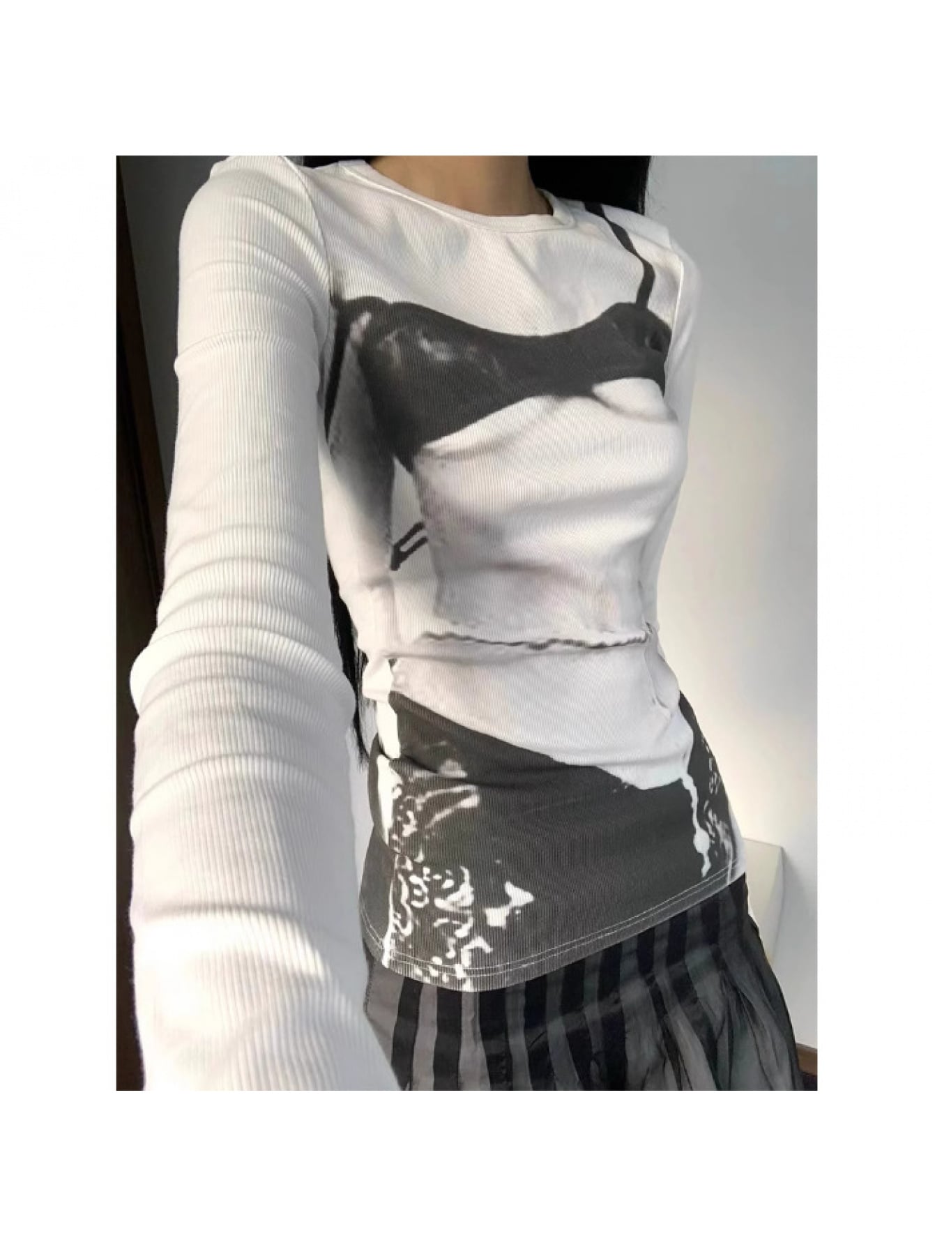 【全店30％OFF引き換え証】【個人的特徴派青写真】ロンT レディース 長袖 プルオーバー カットソー 刷り上げる 悪だくみ絵 肋材 きつい 労働者の一団のど首 か細い ロングプルオーバー トップス 肌付き 重ね着 伸縮性 伸ばすこと 填まる 細押し出し 着痩せ 割れ易い見せ