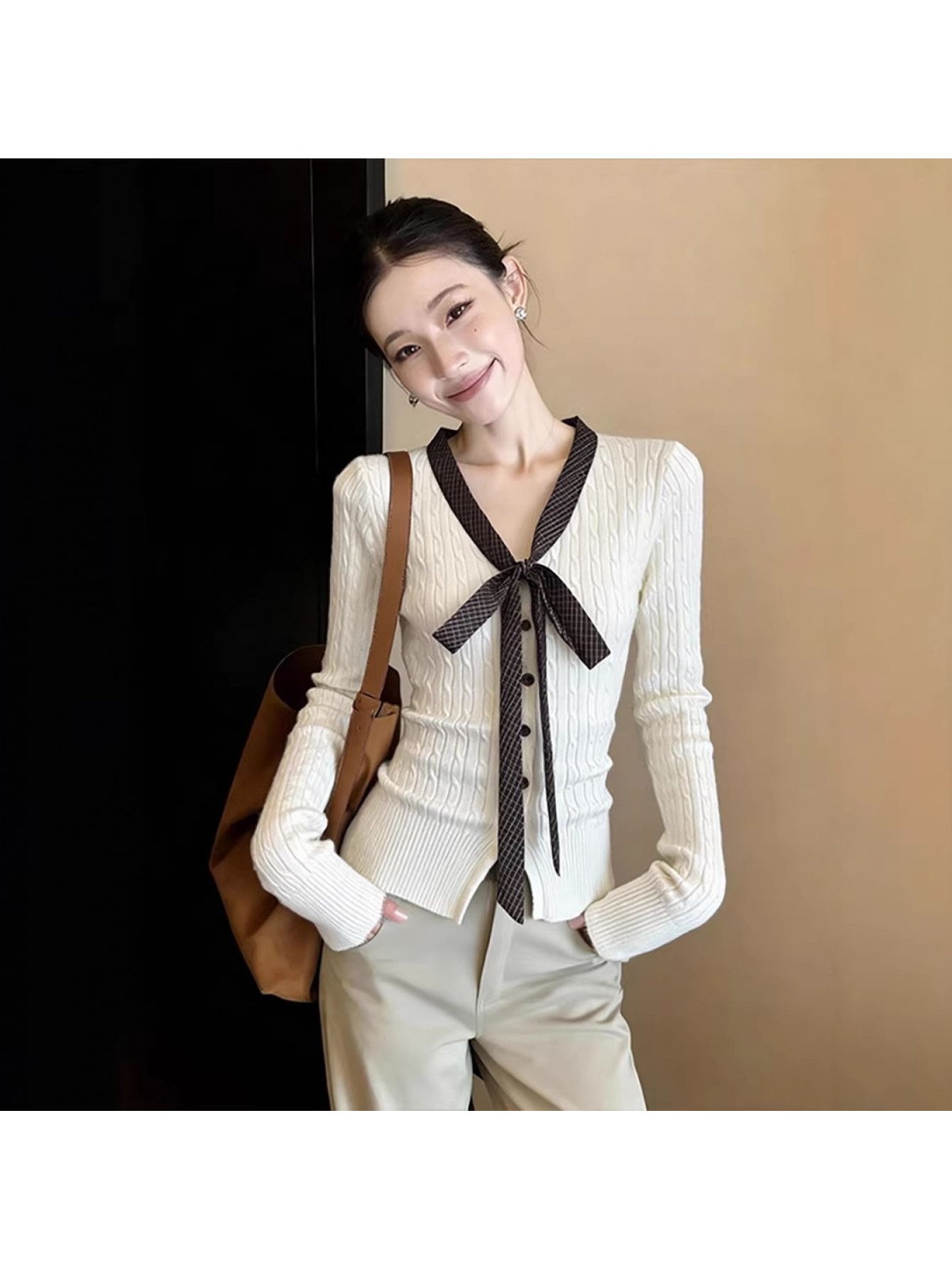 【全店通用25%OFFクーポン】【リボンタイ】ニット セーター レディース Vネック ボウタイ ケーブル編み リブニット トップス 長袖 タイト スリム フィット インナー 着痩せ 細見え 小顔効果 韓国ファッション きれいめ 大人可愛い フェミニン|大森麗萱
