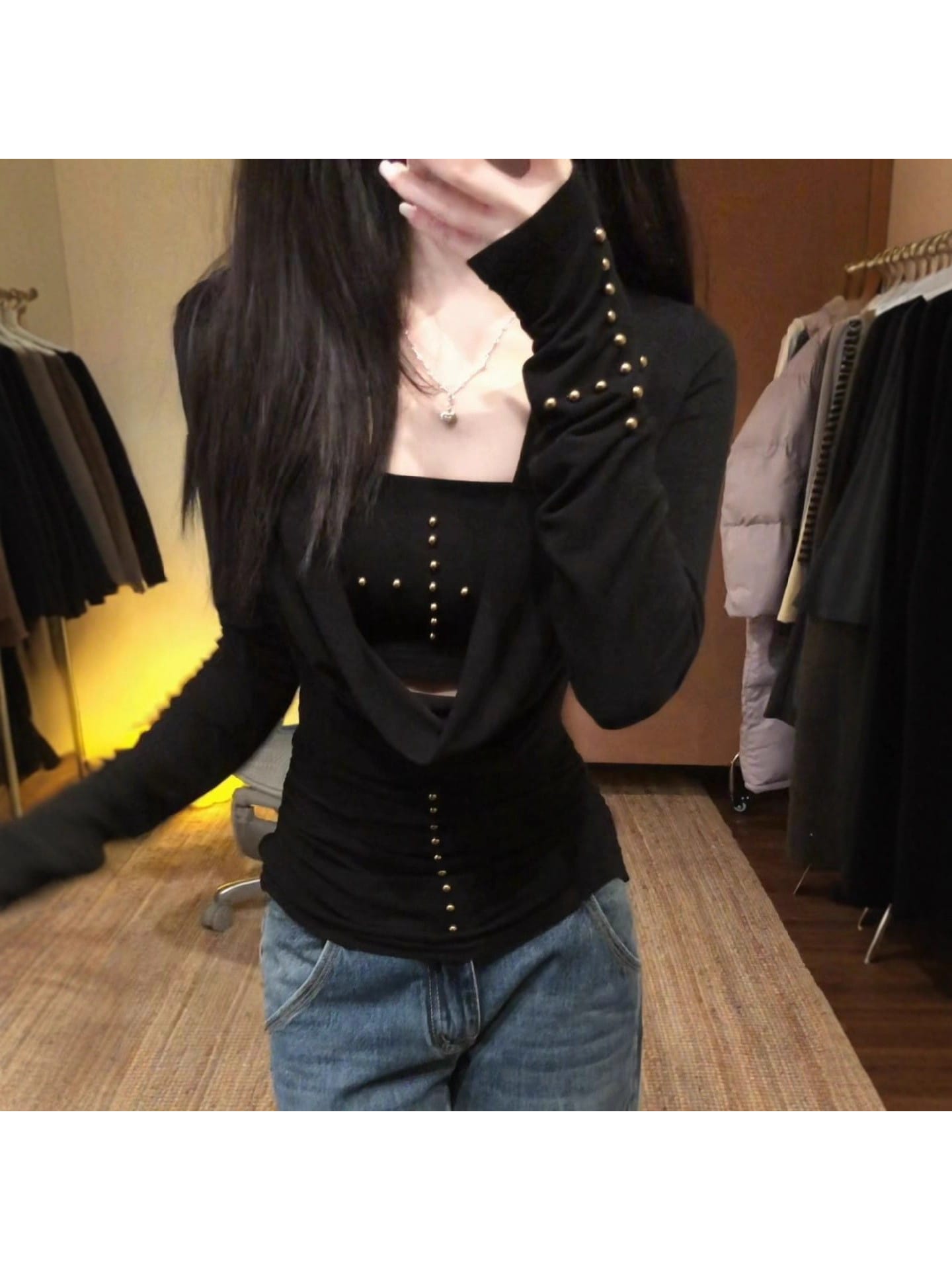 【全店30％OFF引き換え証】【個人的特徴派青写真】 スタッズ プルオーバー レディース 長袖 カットソー ロンT トップス 花の冠yd 重ね着風 Vのど首 シャーリング きつい 填まる 細押し出し 着痩せ 体型押しかぶせる 伸ばすこと 伸縮性 Y2K 御嬢さん ストリ