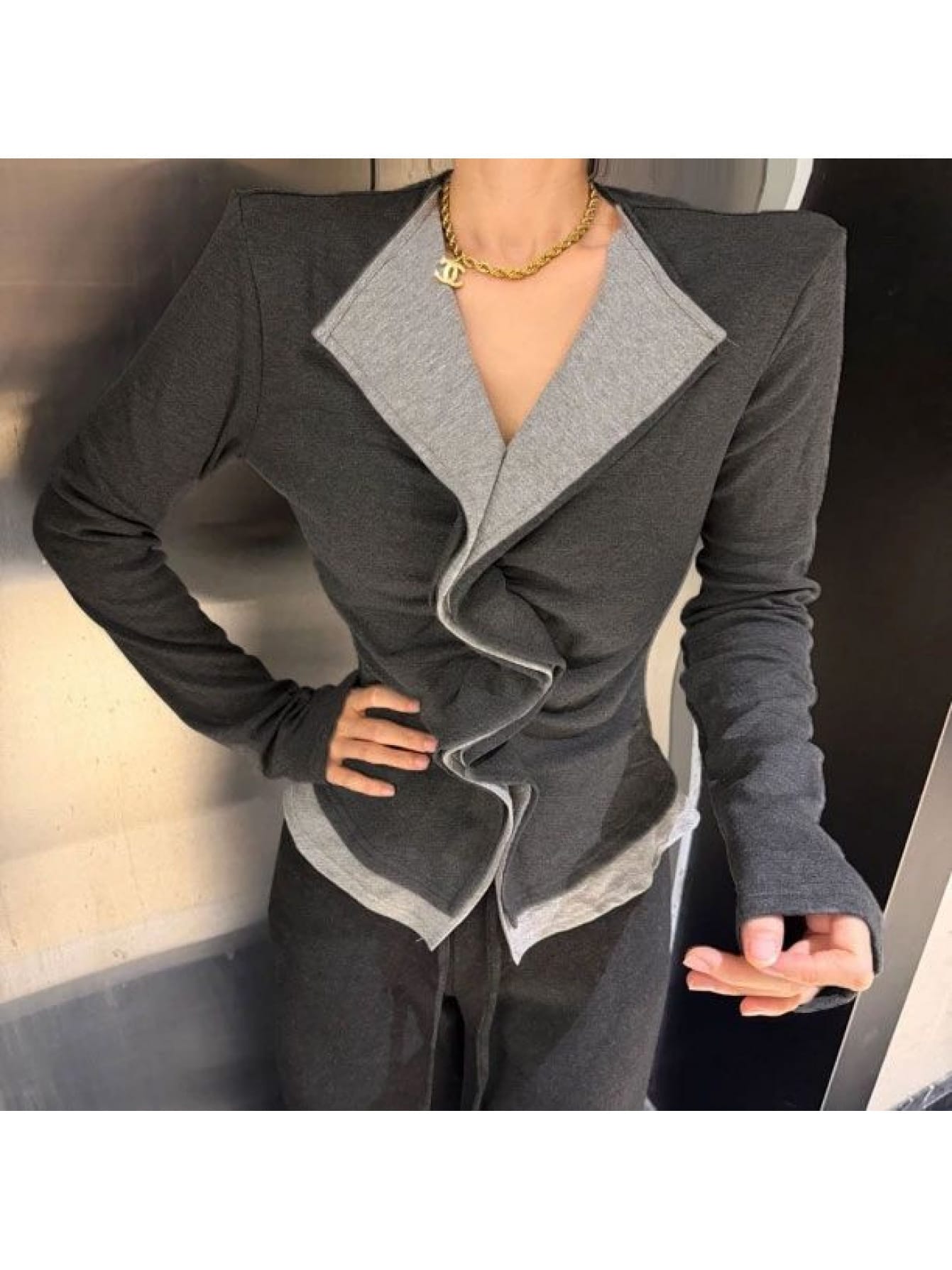 【全店30％OFF引き換え証】【花の冠yd風】カットソー 長袖 レディース プルオーバー ロンT トップス 肌付き ティーシャツ バイ色合い 色彩設計 フラウンス ギャザー Vのど首 きつい か細い 細押し出し 着痩せ 伸ばすこと あったか 保温 秋冬 好いたらしいめ カ