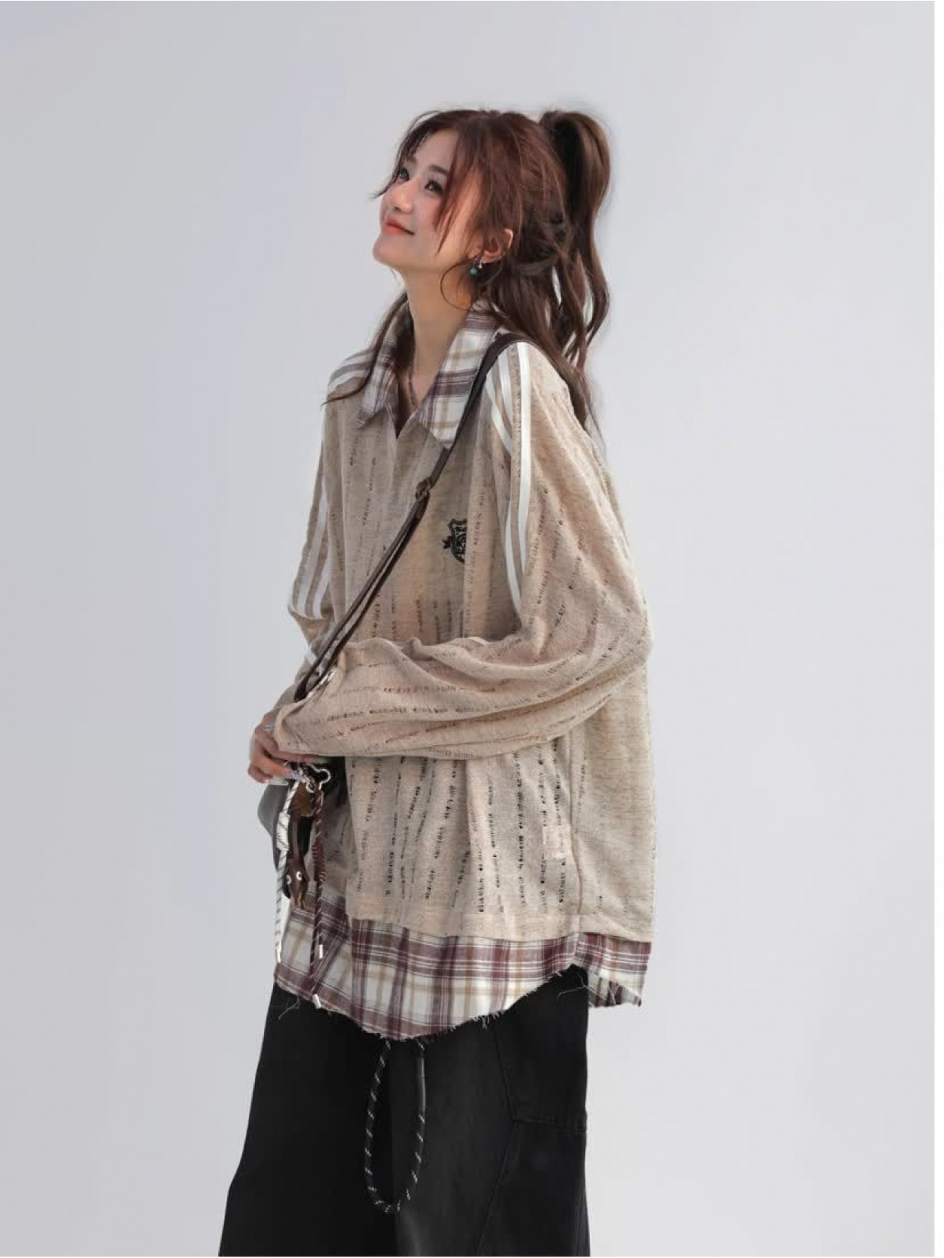 【全店30％OFF引き換え証】【重ね着風】 汗水 レディース トップス ティーシャツ フェイクレイヤード 縛 読み合わせる柄 プルオーバー 長袖 不都合産業 ゆったり 厚地の外套大きさ 体型押しかぶせる 着痩せ アメカジ レトロ 表どおり 心地よい