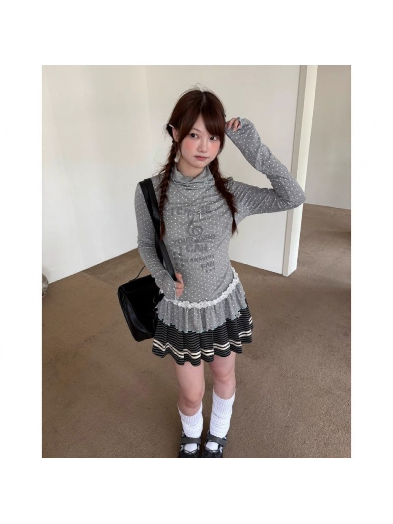 【全店30％OFF引き換え証】【ヴィンテージ風】点点柄 ハイネック プルオーバー レディース カットソー 長袖 ロンT タートルネック 文字 ロゴタイプ 刷り上げる フラウンス スピード競技 裾フラウンス きつい か細い トップス 水玉 レトロ アメカジ 重ね着 肌付き 着