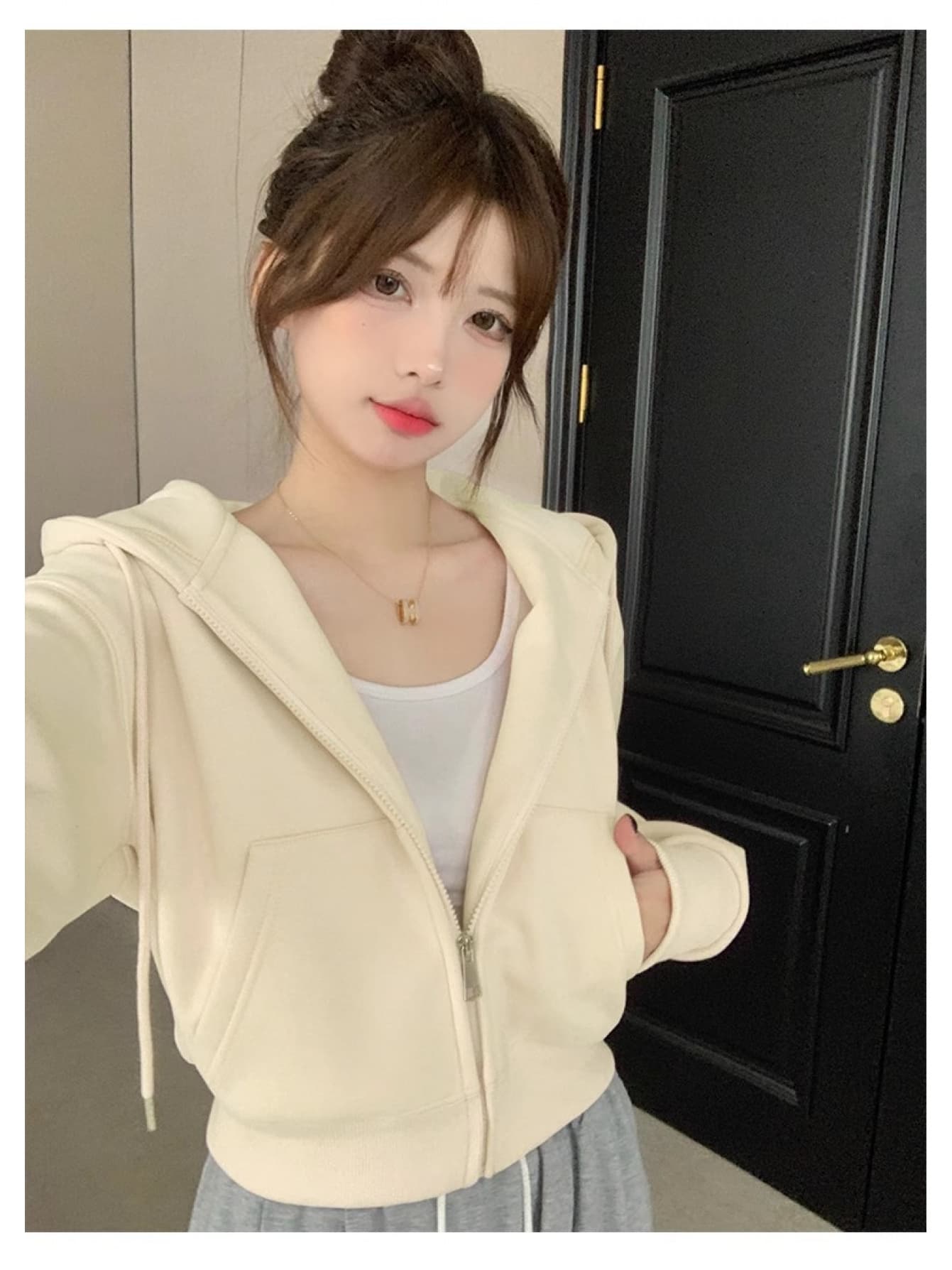 【全店30％OFF引き換え証があり】【脚長成り行き】パーカー レディース ジップアップ 遊撃手丈 汗水 クロップド丈 フーディー 春 秋 冬 長袖 トップス 羽織り 厚地の外套 前食い違い 無地 分かりやすい 心地よい 成年者好いたらしい 好いたらしいめ お部屋着 体型押しかぶせる
